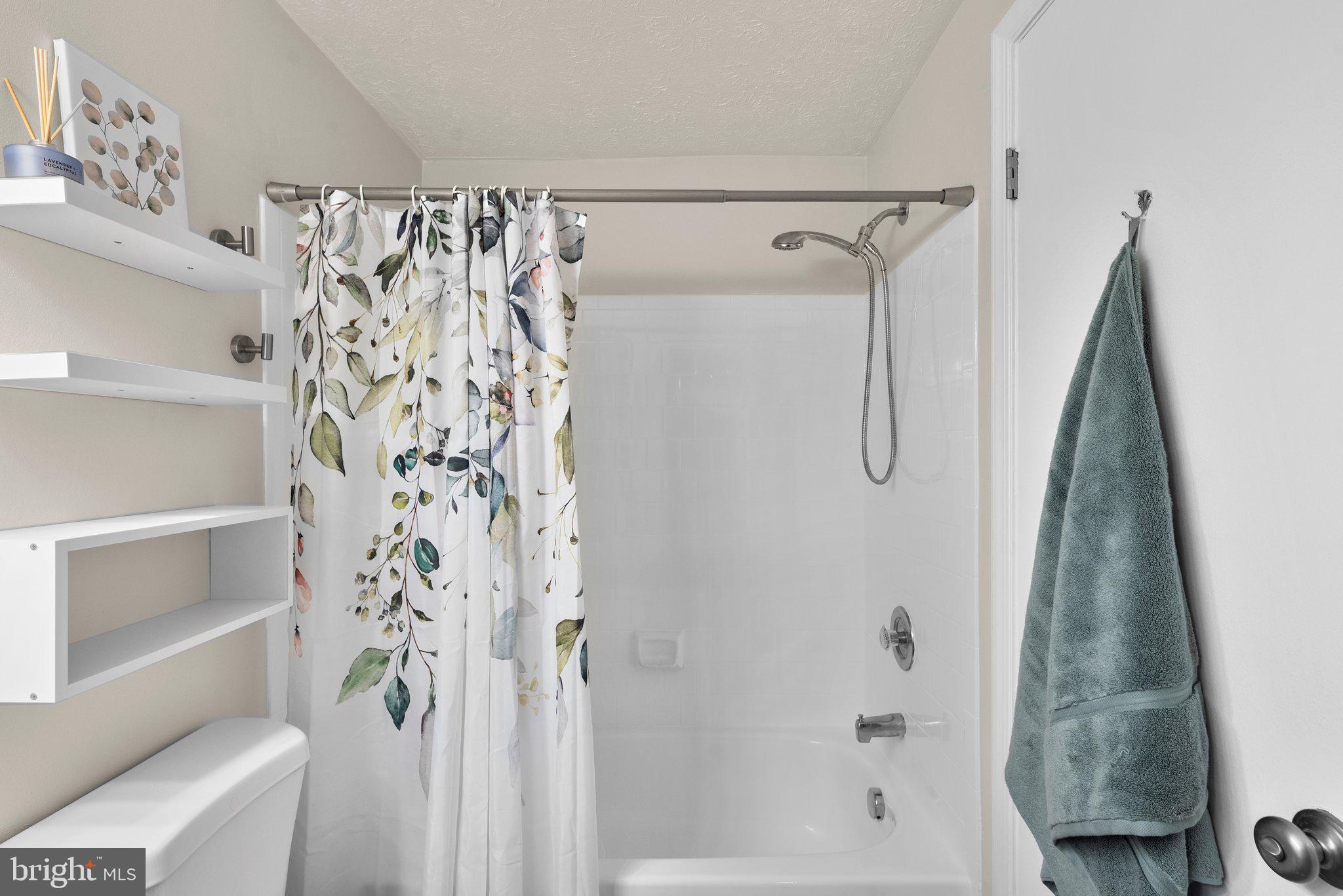 WHISPERING WOODS - Residential