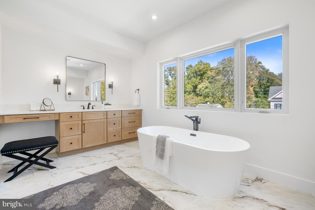 VIENNA WOODS - Residential