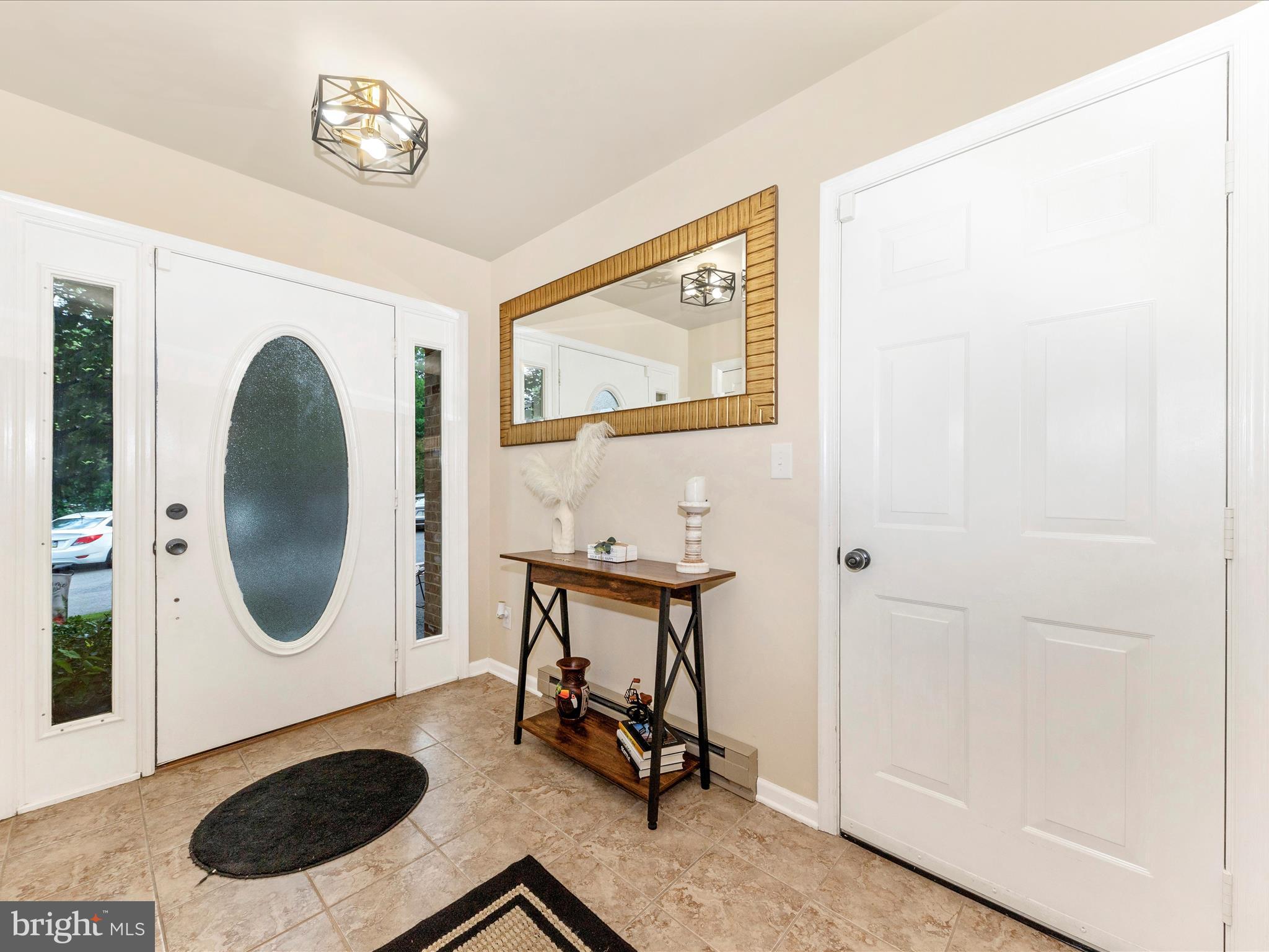 1025 LINDSAY LANE
