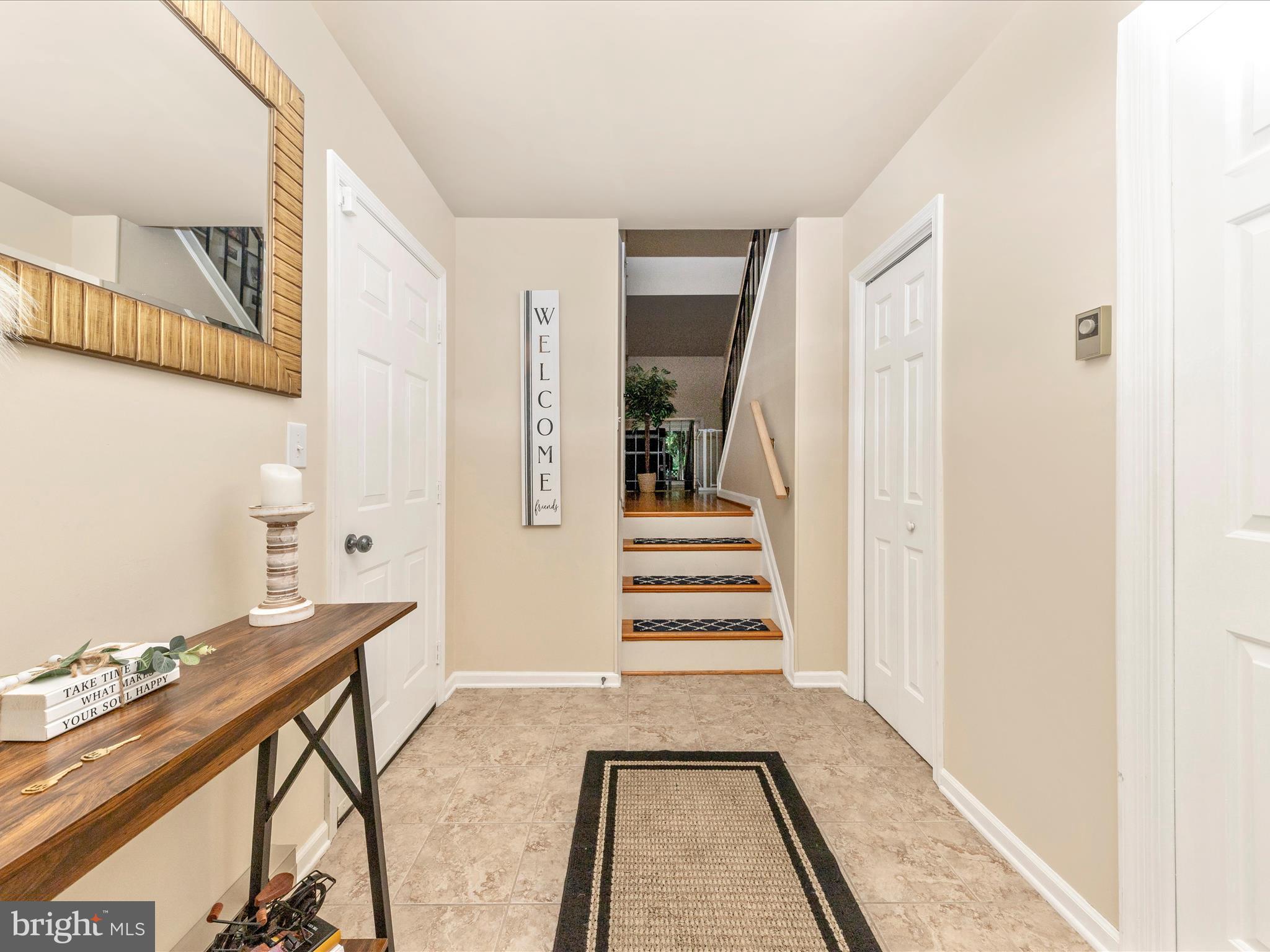 1025 LINDSAY LANE