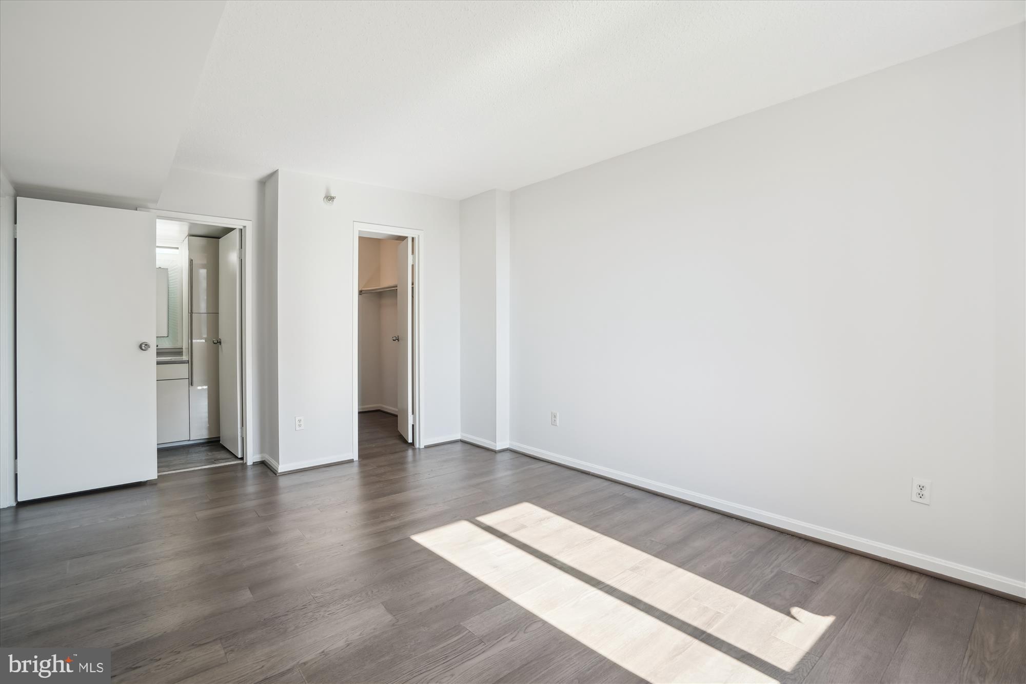 CHELSEA TOWERS - Residential