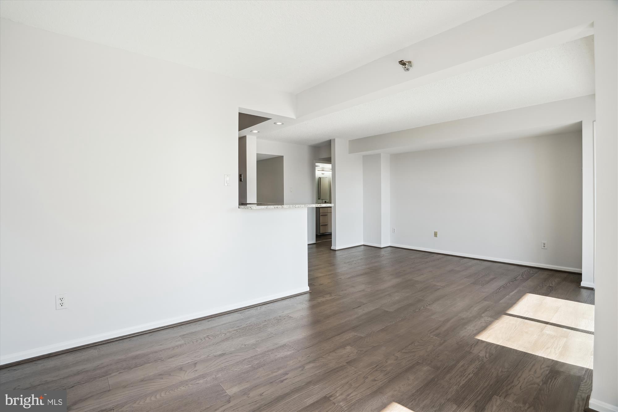 CHELSEA TOWERS - Residential