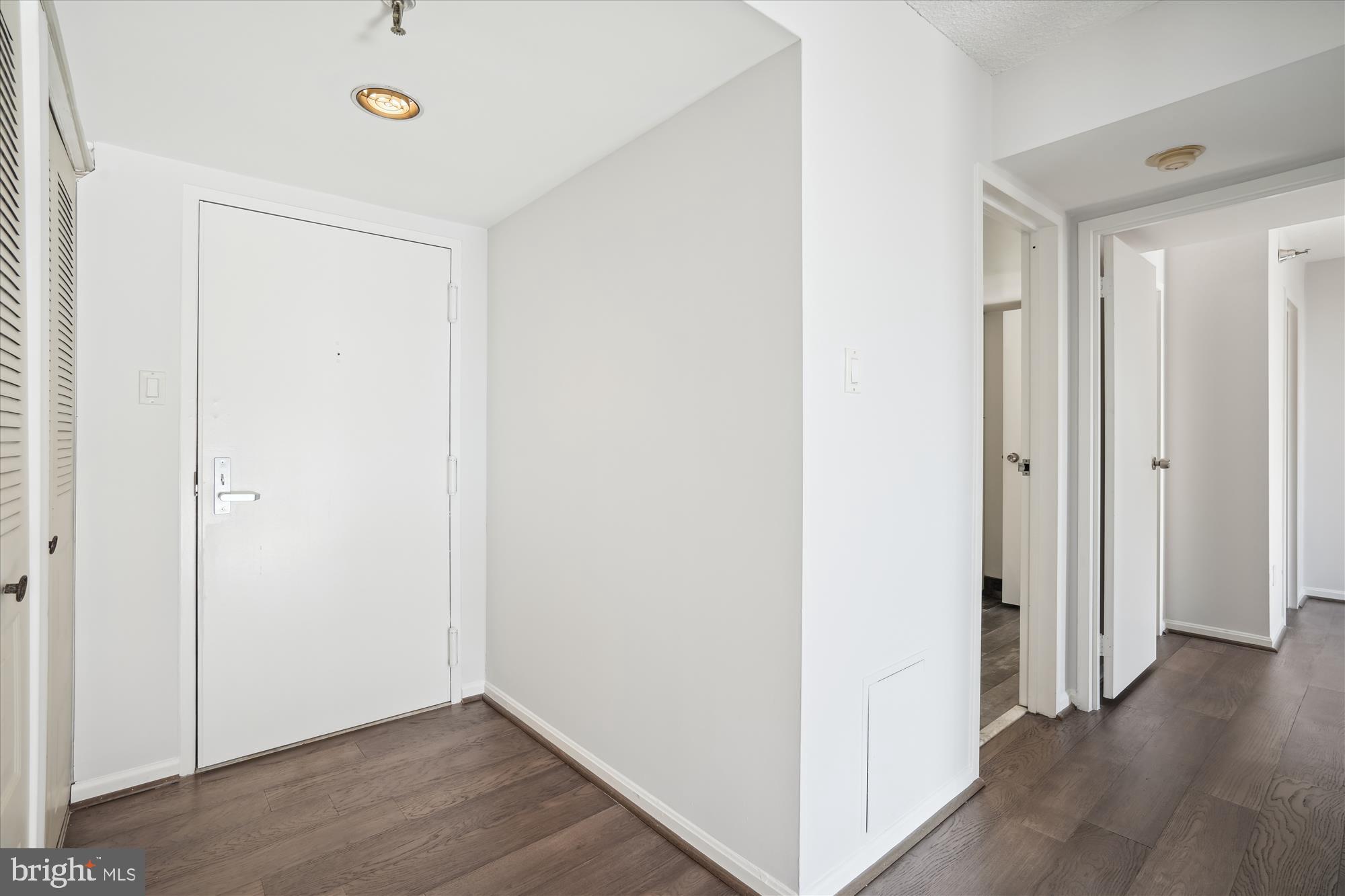 CHELSEA TOWERS - Residential