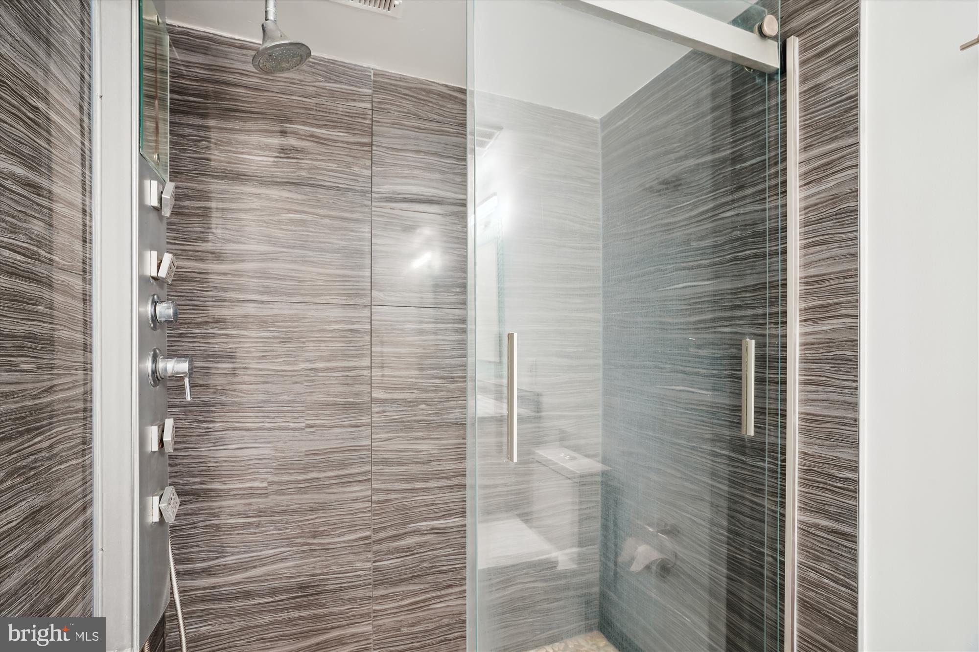 CHELSEA TOWERS - Residential