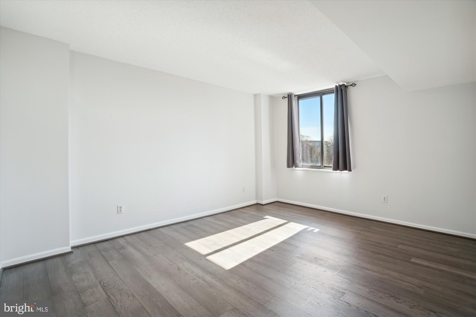 CHELSEA TOWERS - Residential