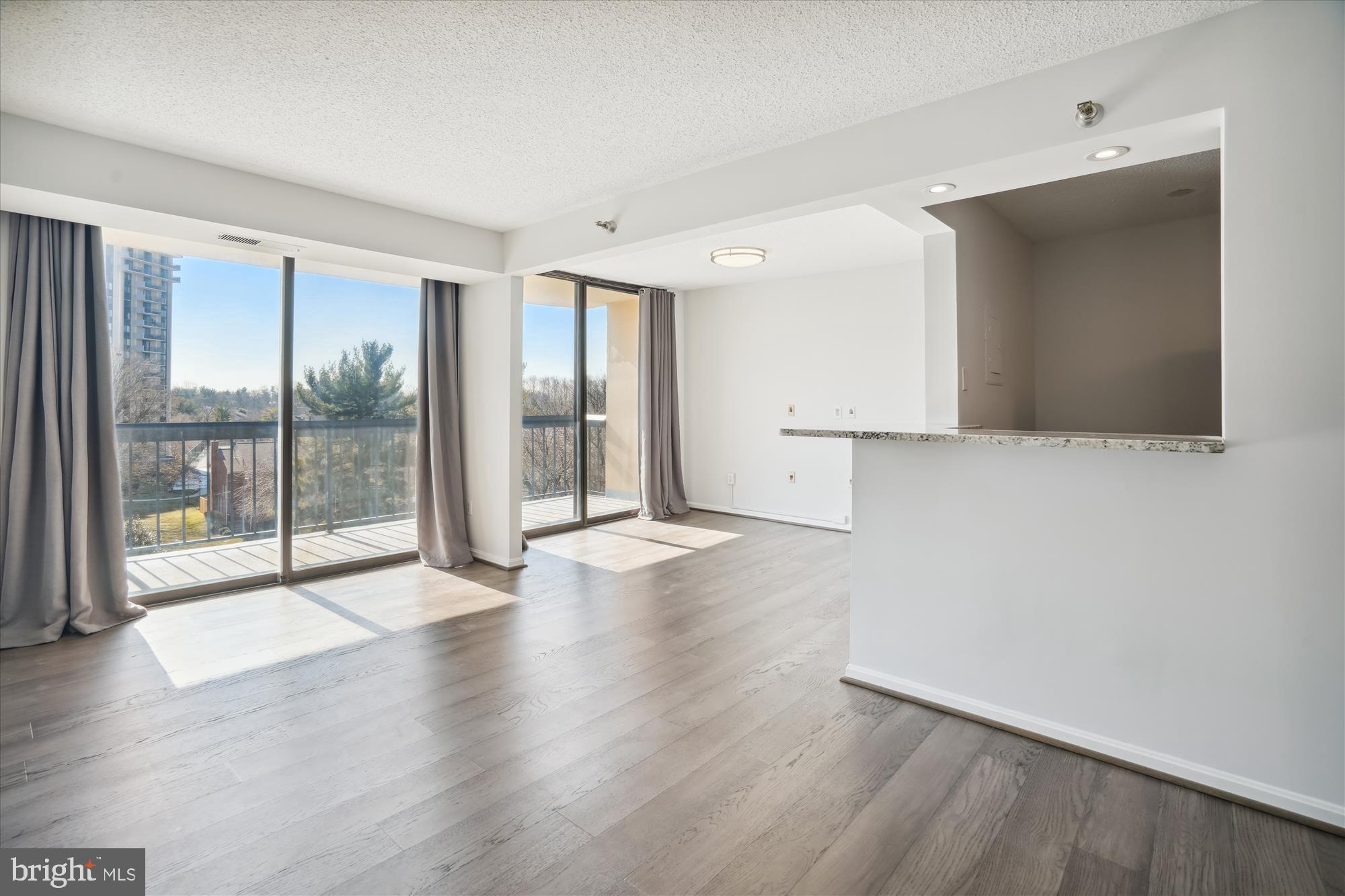 CHELSEA TOWERS - Residential