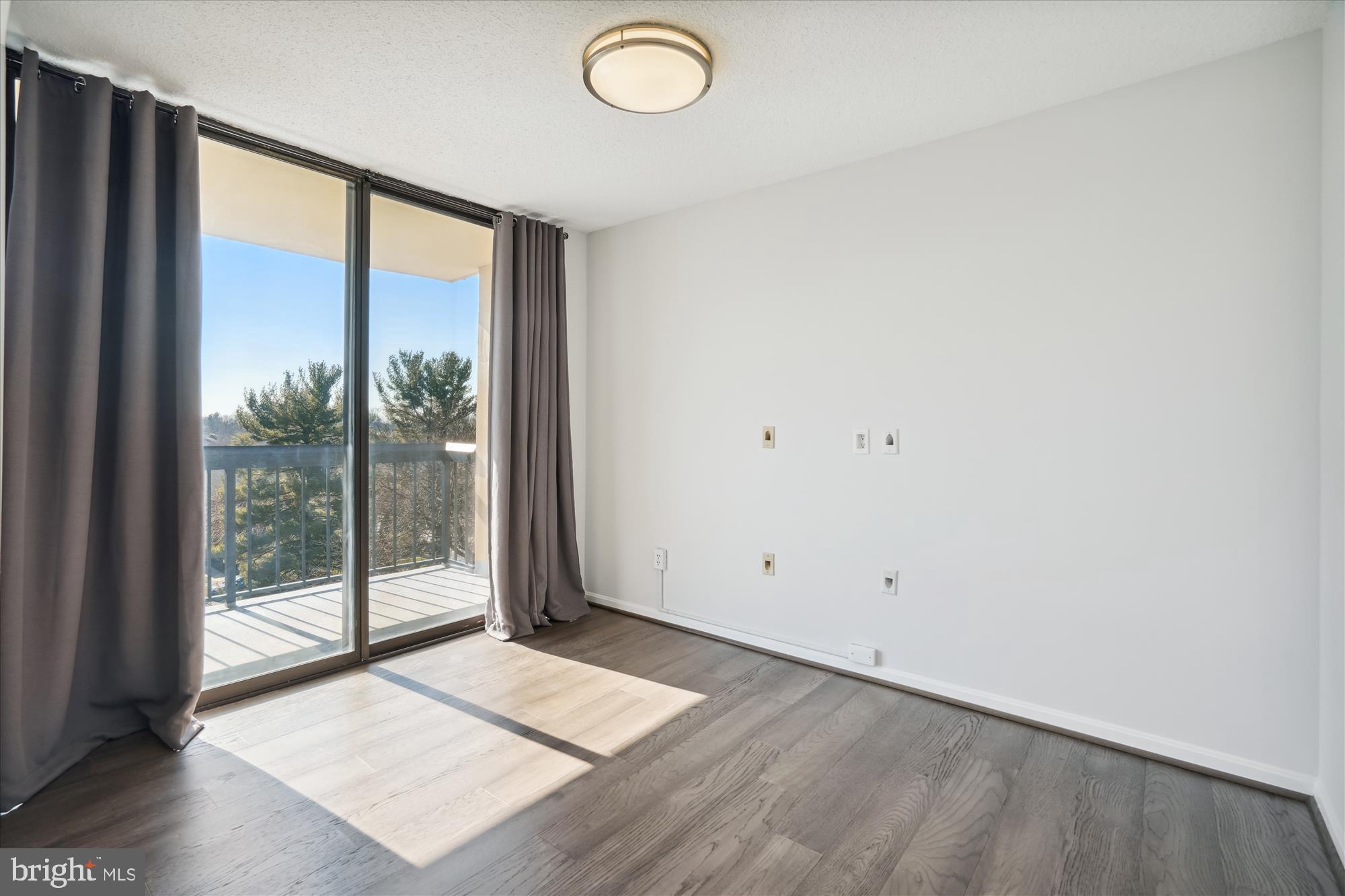 CHELSEA TOWERS - Residential