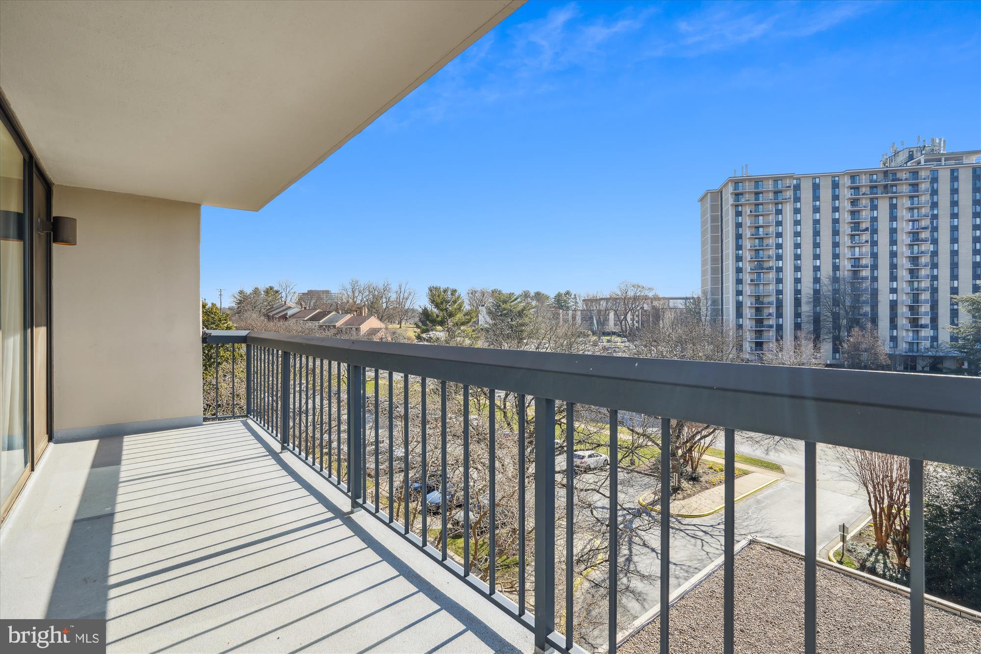 CHELSEA TOWERS - Residential