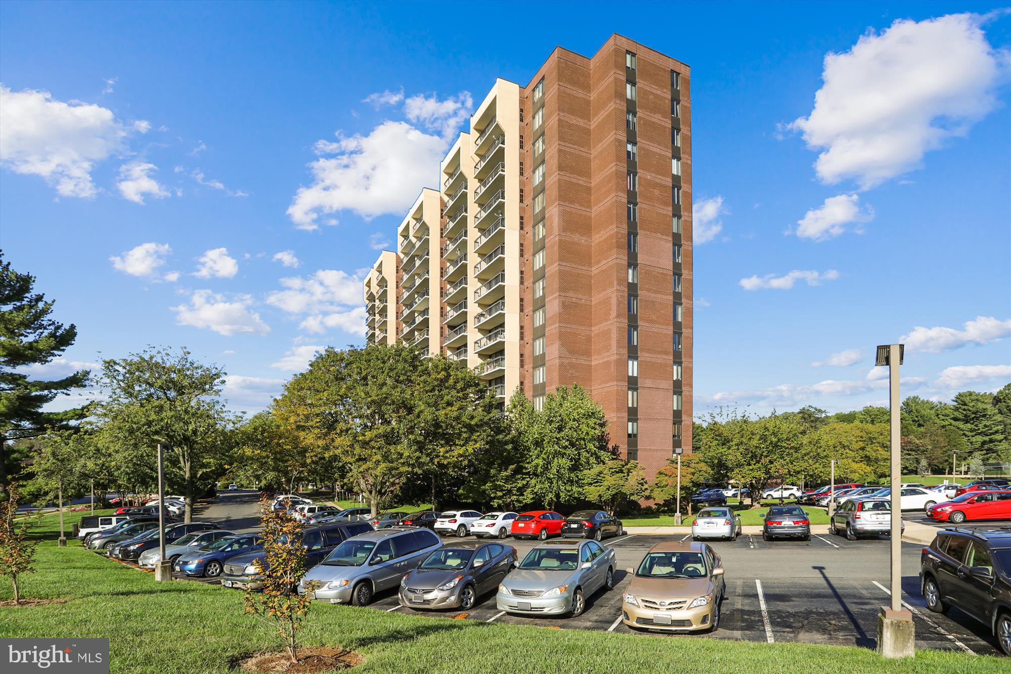 CHELSEA TOWERS - Residential