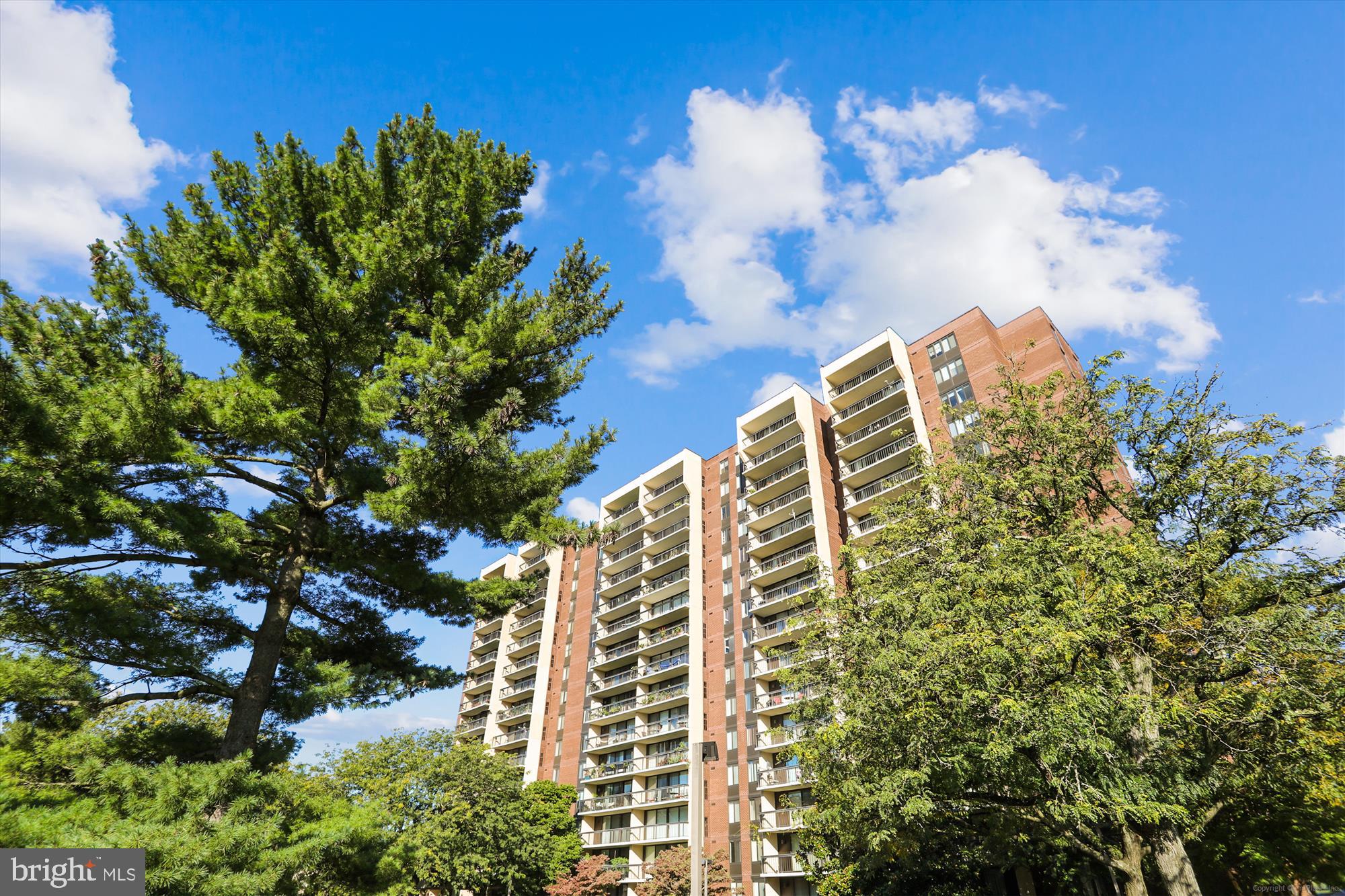 CHELSEA TOWERS - Residential