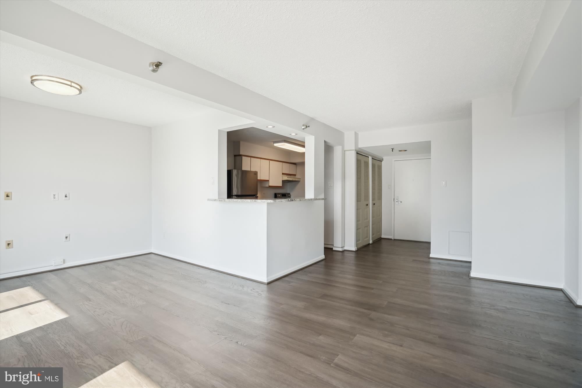 CHELSEA TOWERS - Residential