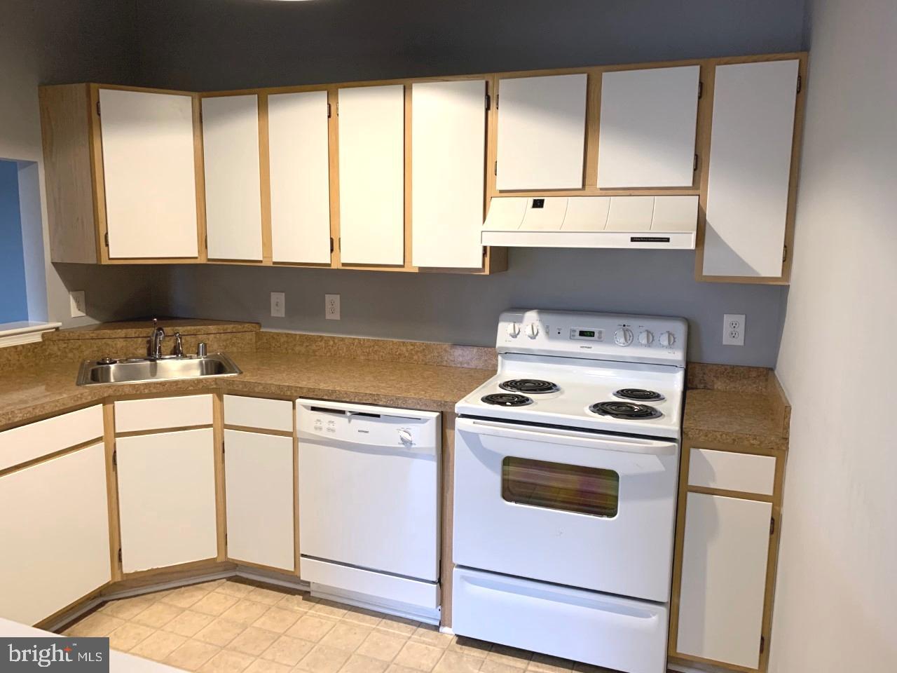 CROMWELL FOUNTAIN - Residential Lease