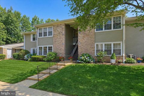 Condo For Sale - 52 Honeysuckle Lane Ln<br/> Monmouth County, RED BANK, NJ 07701