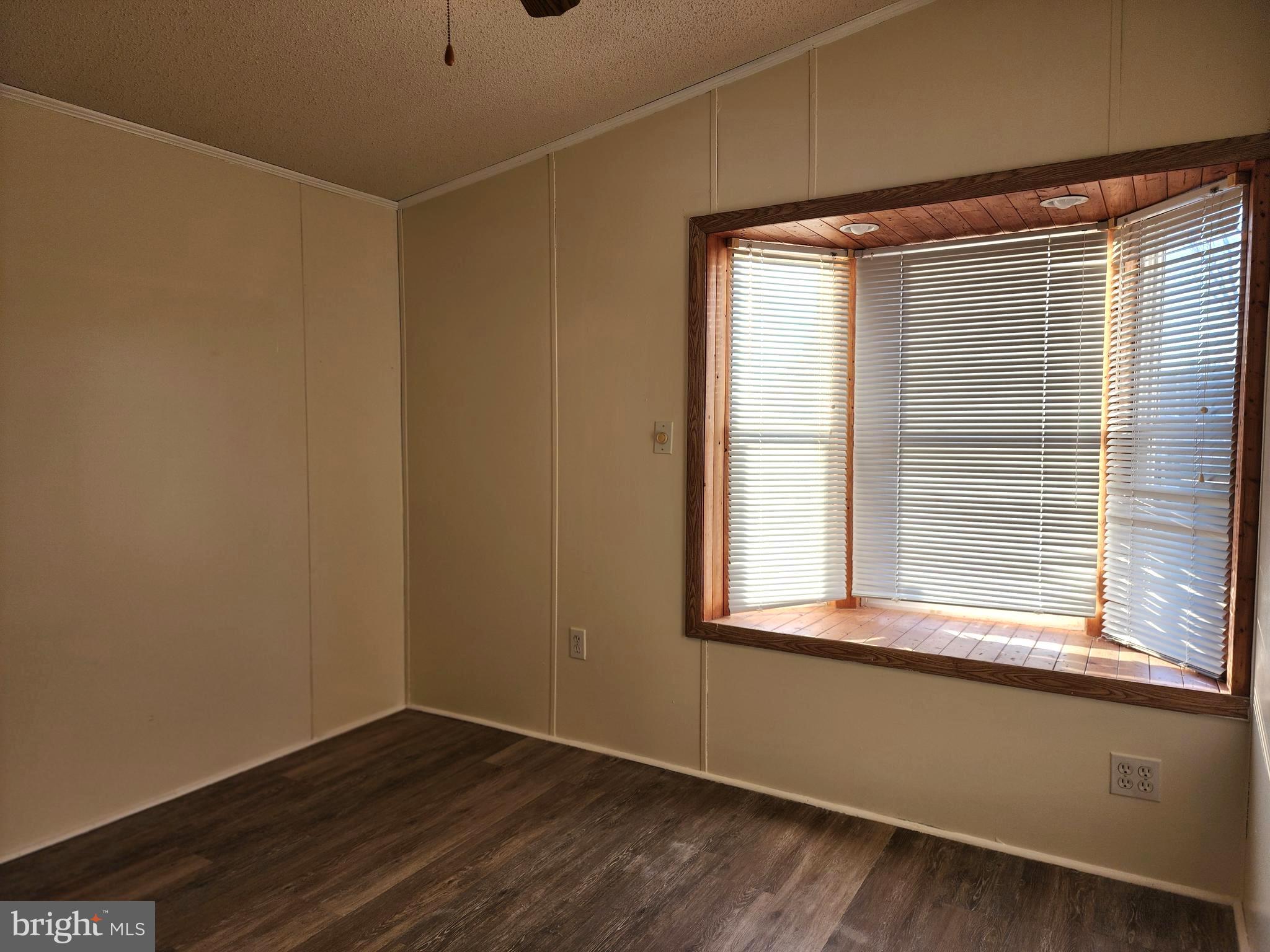 LINCOLN ESTATES MHP - Residential