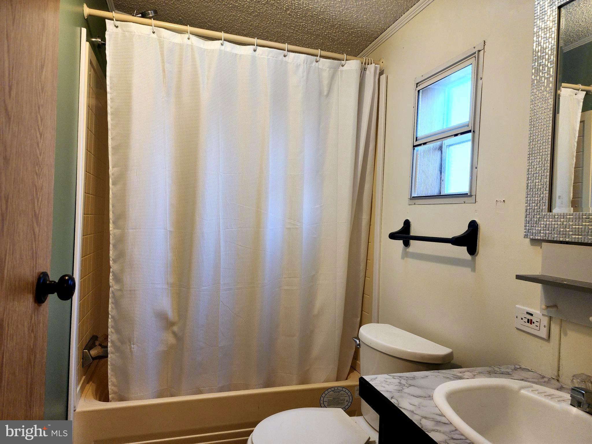 LINCOLN ESTATES MHP - Residential