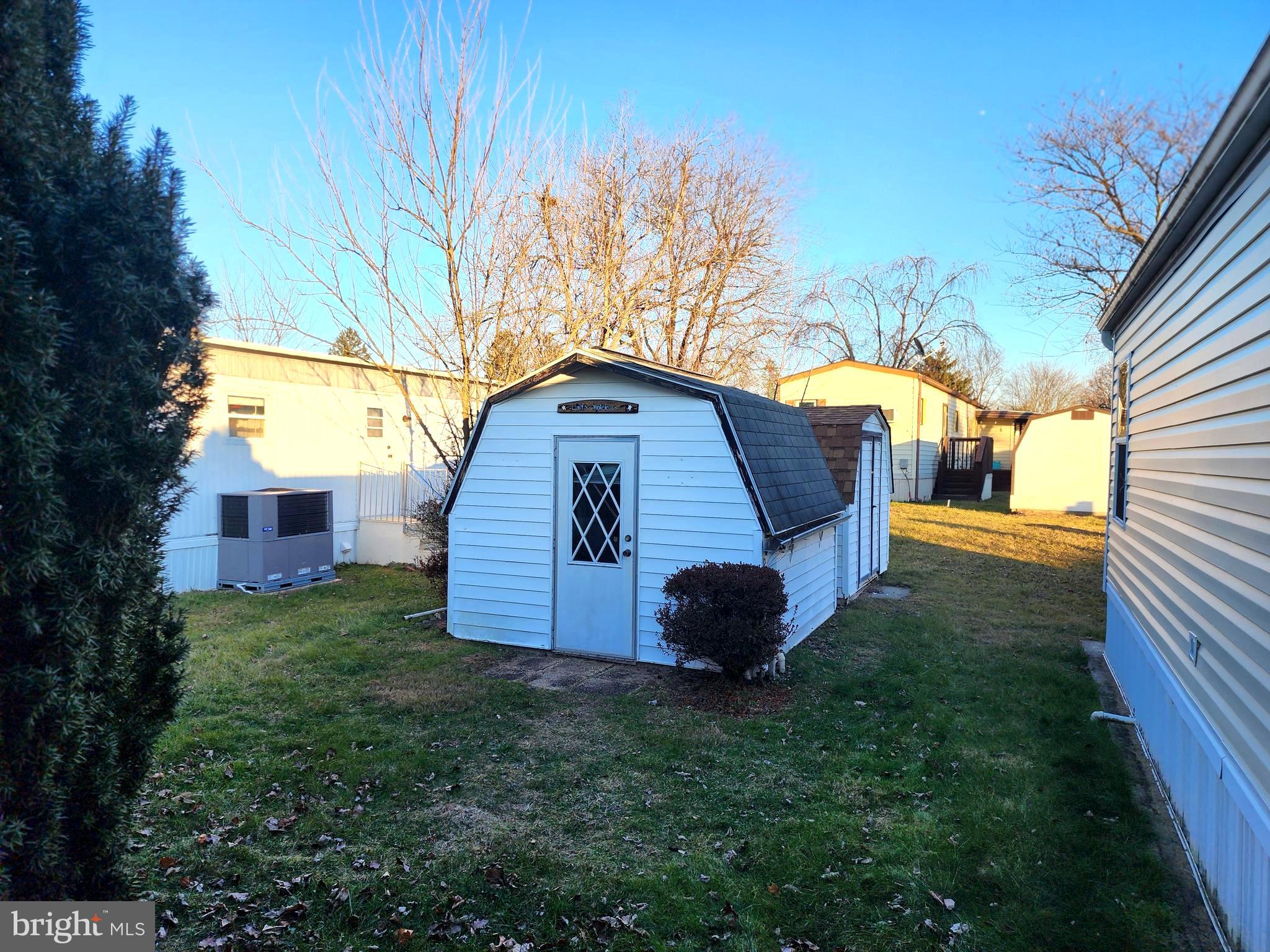 LINCOLN ESTATES MHP - Residential