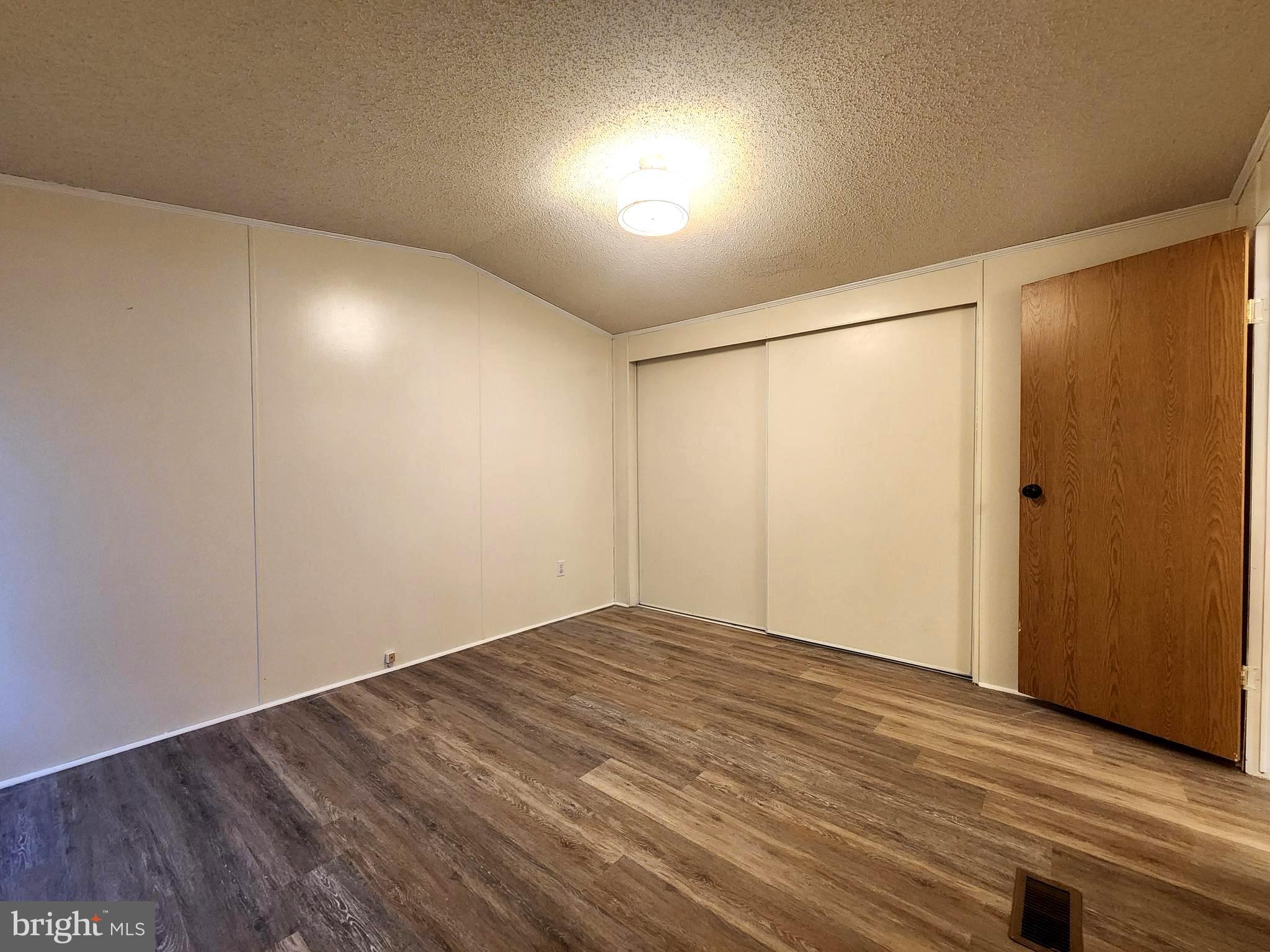 LINCOLN ESTATES MHP - Residential