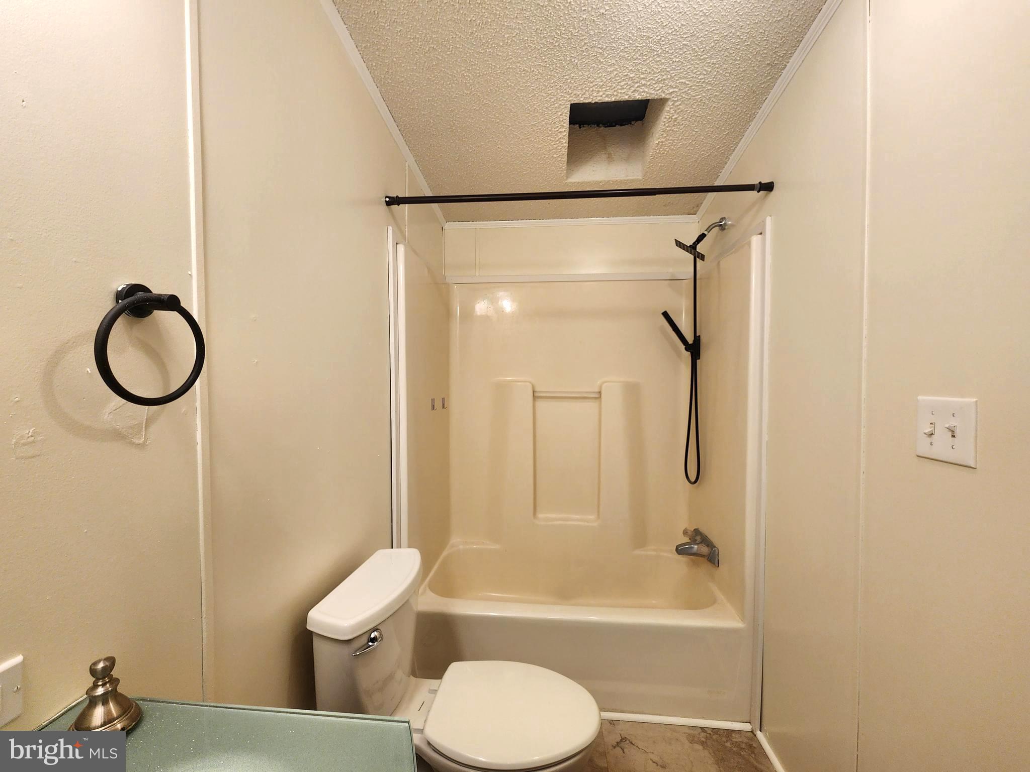 LINCOLN ESTATES MHP - Residential