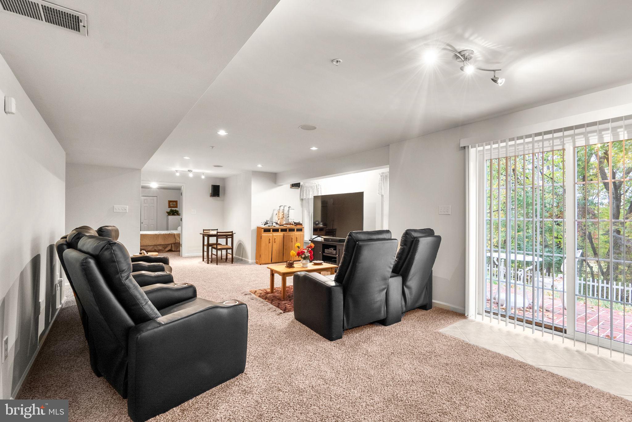 TANTALLON ON THE POTOMAC - Residential