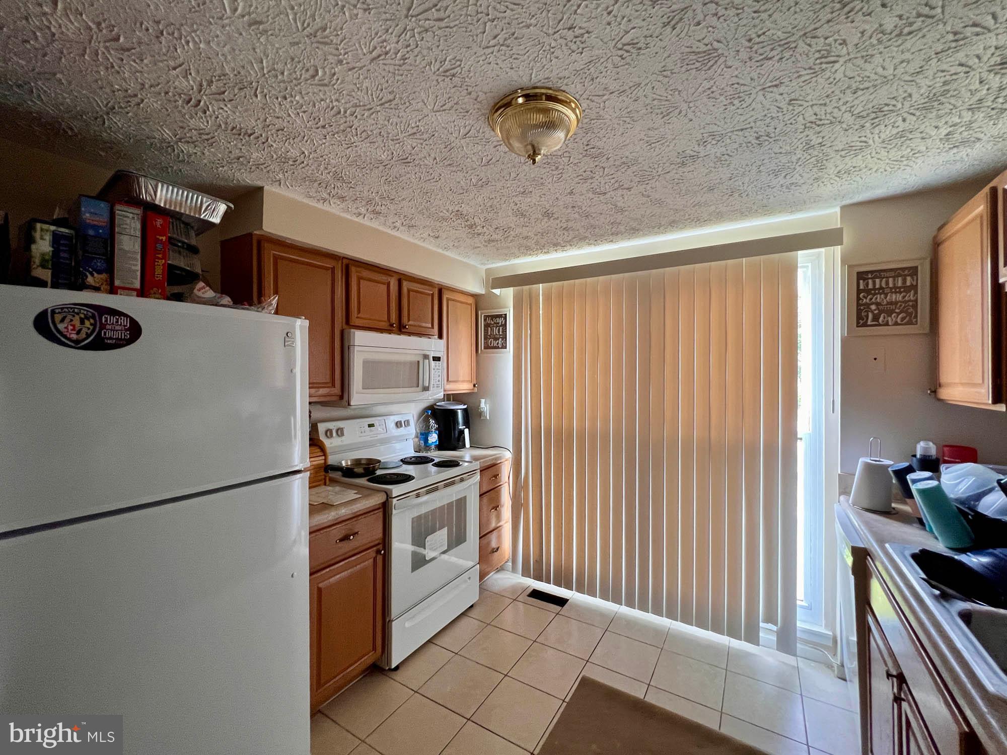 CARROLLWOOD MANOR - Residential