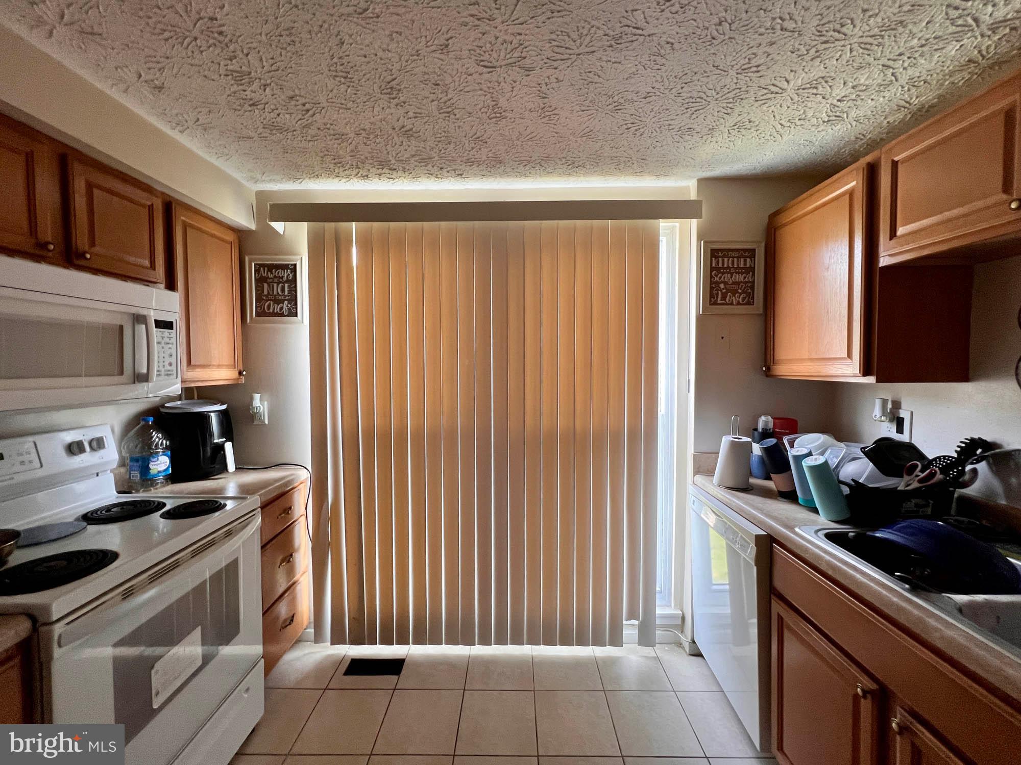 CARROLLWOOD MANOR - Residential