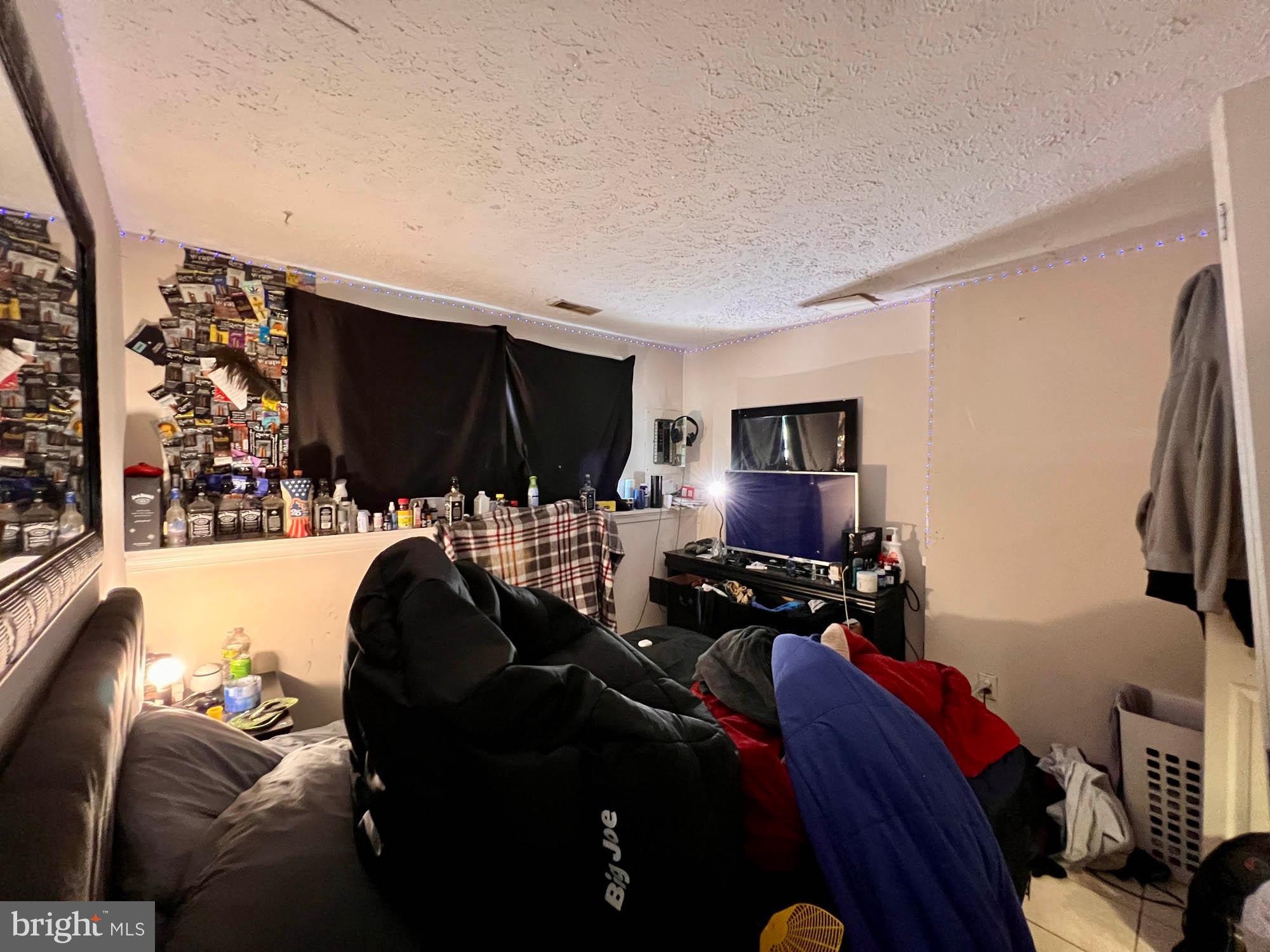 CARROLLWOOD MANOR - Residential