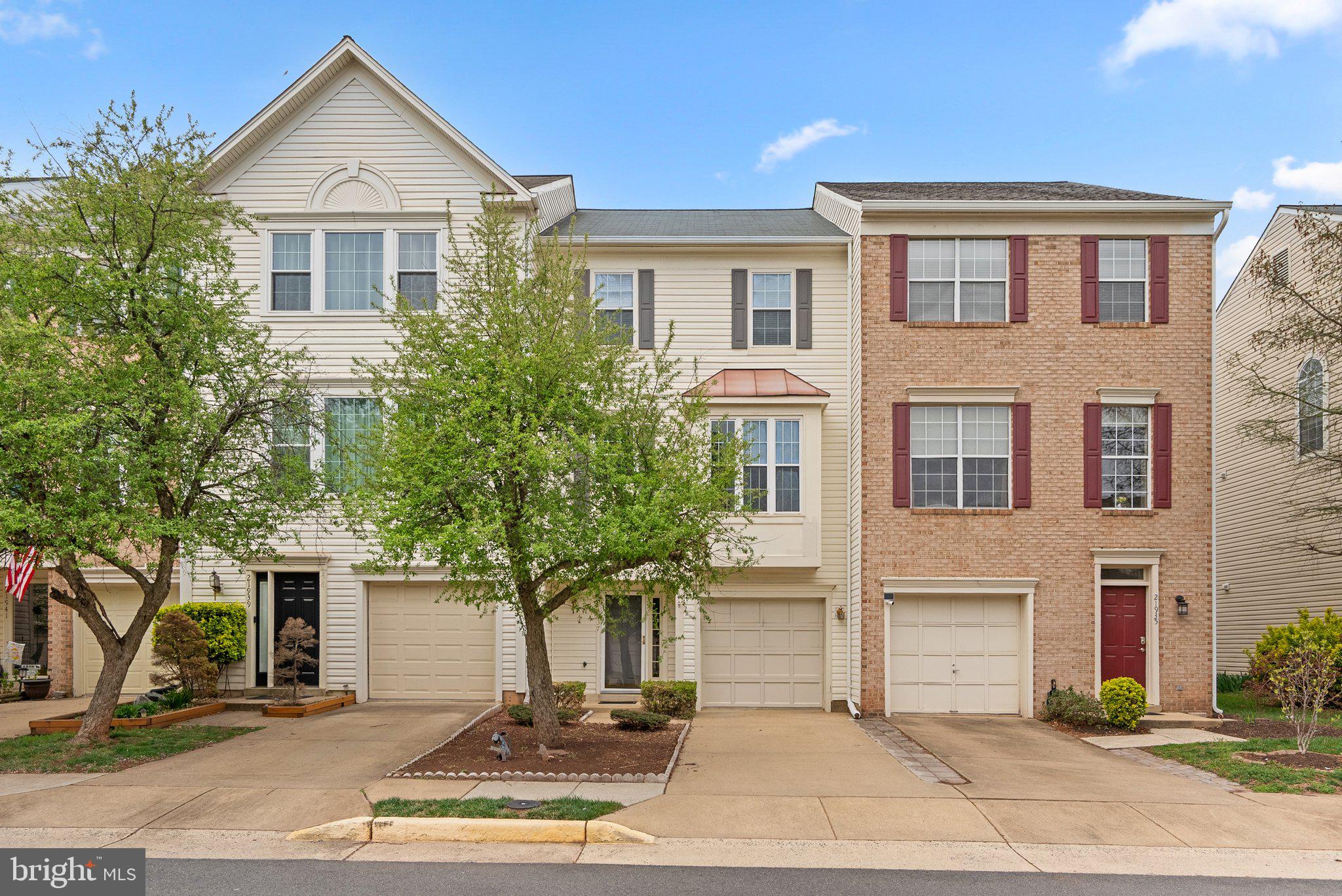 21937 THOMPSON SQUARE