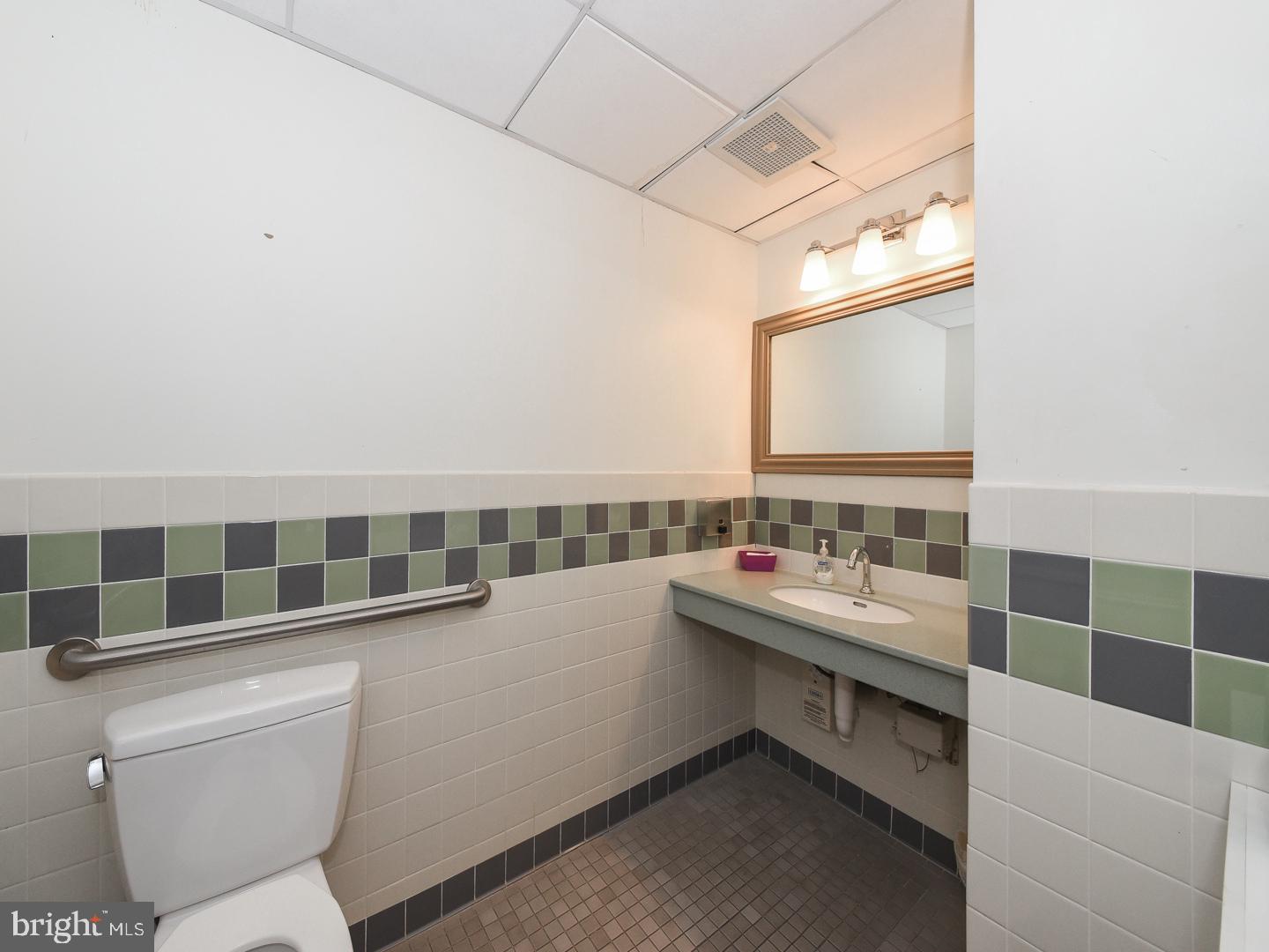 FLOURTOWN - Commercial Lease