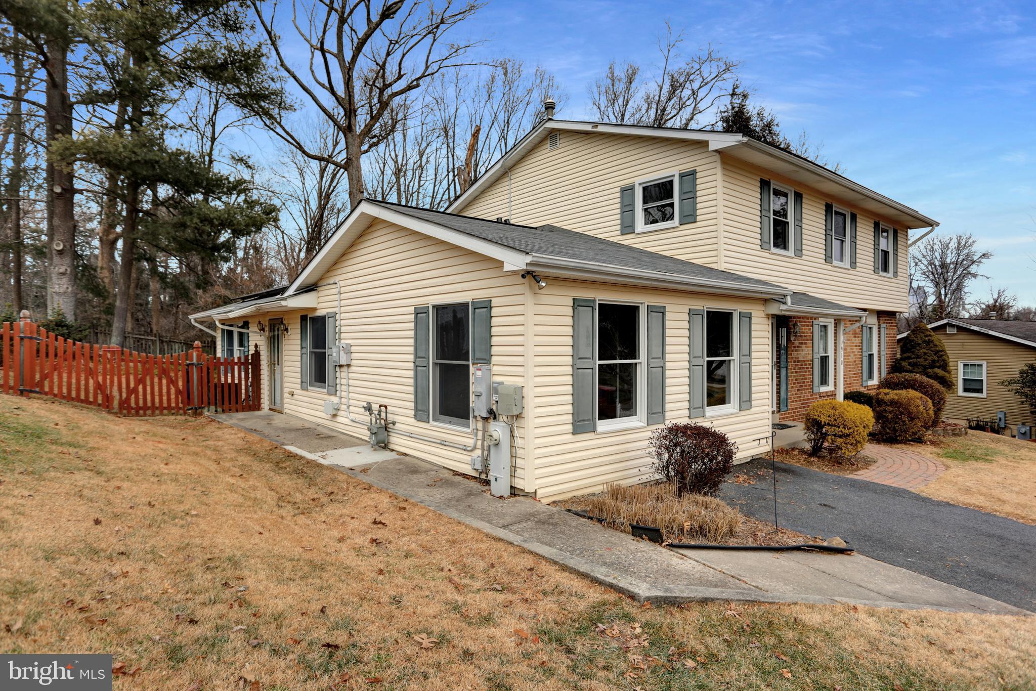 FOREST LAKES - Residential