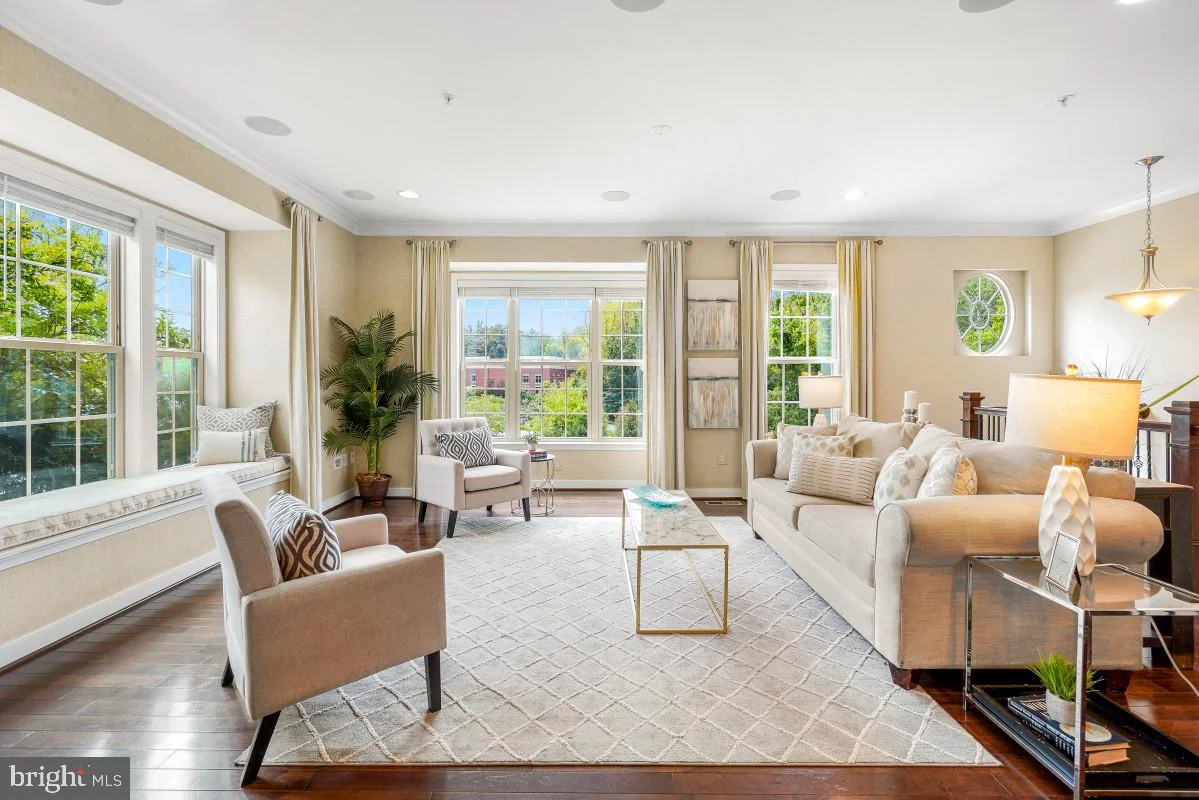 202 Admirals Court