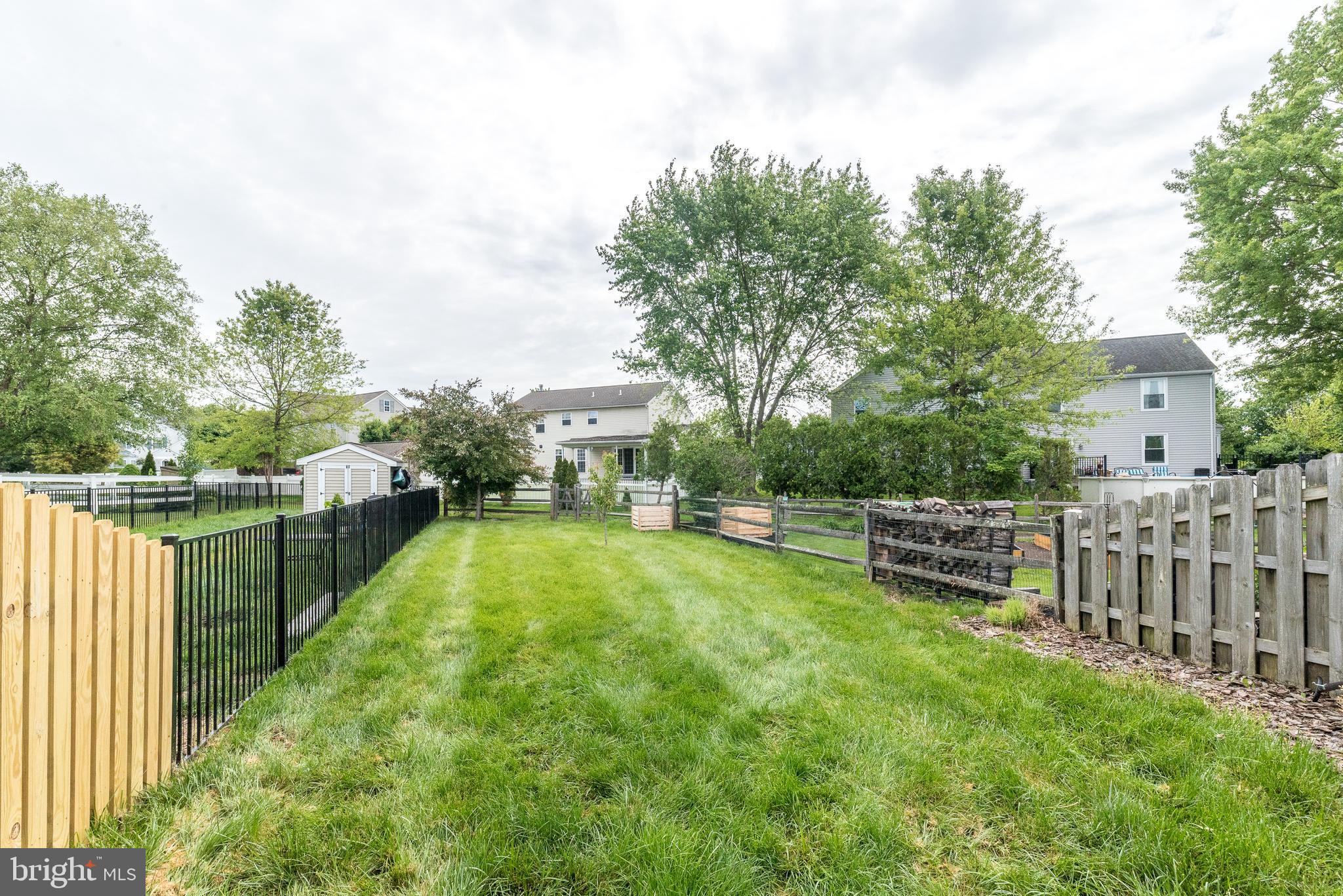 STRAWBERRY FIELDS - Residential