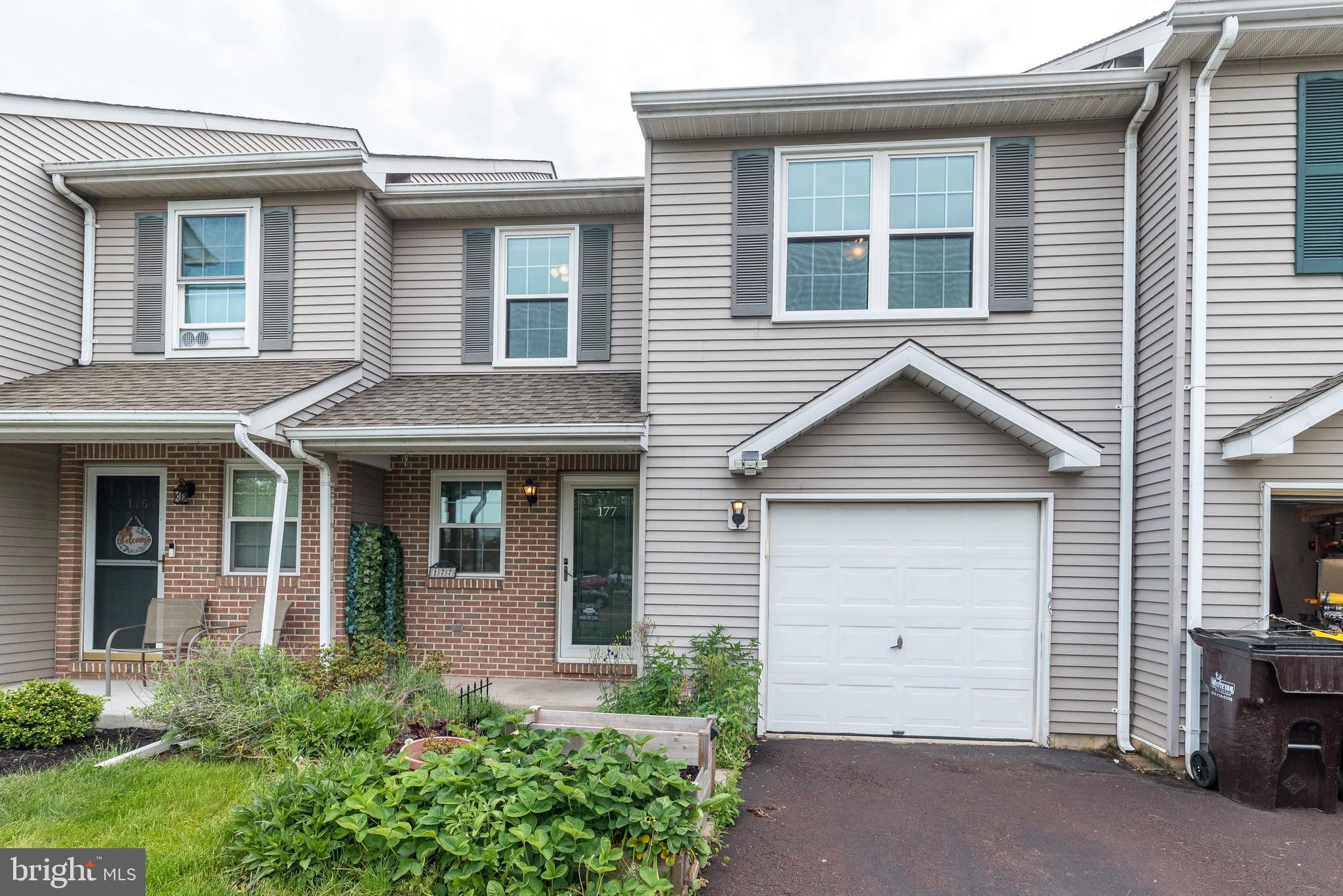 STRAWBERRY FIELDS - Residential
