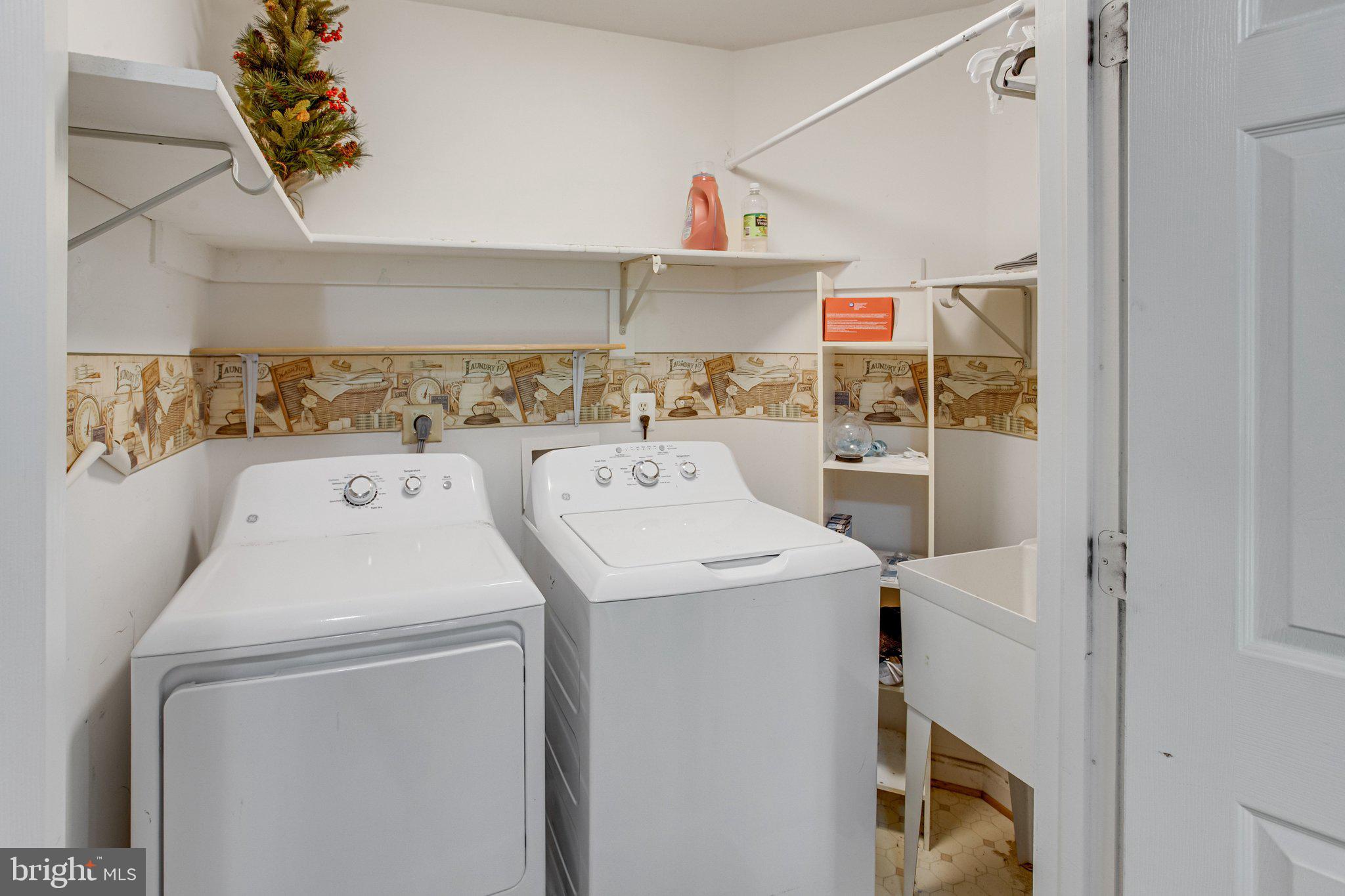 MEADOWS OF MINNIEVILLE - Residential