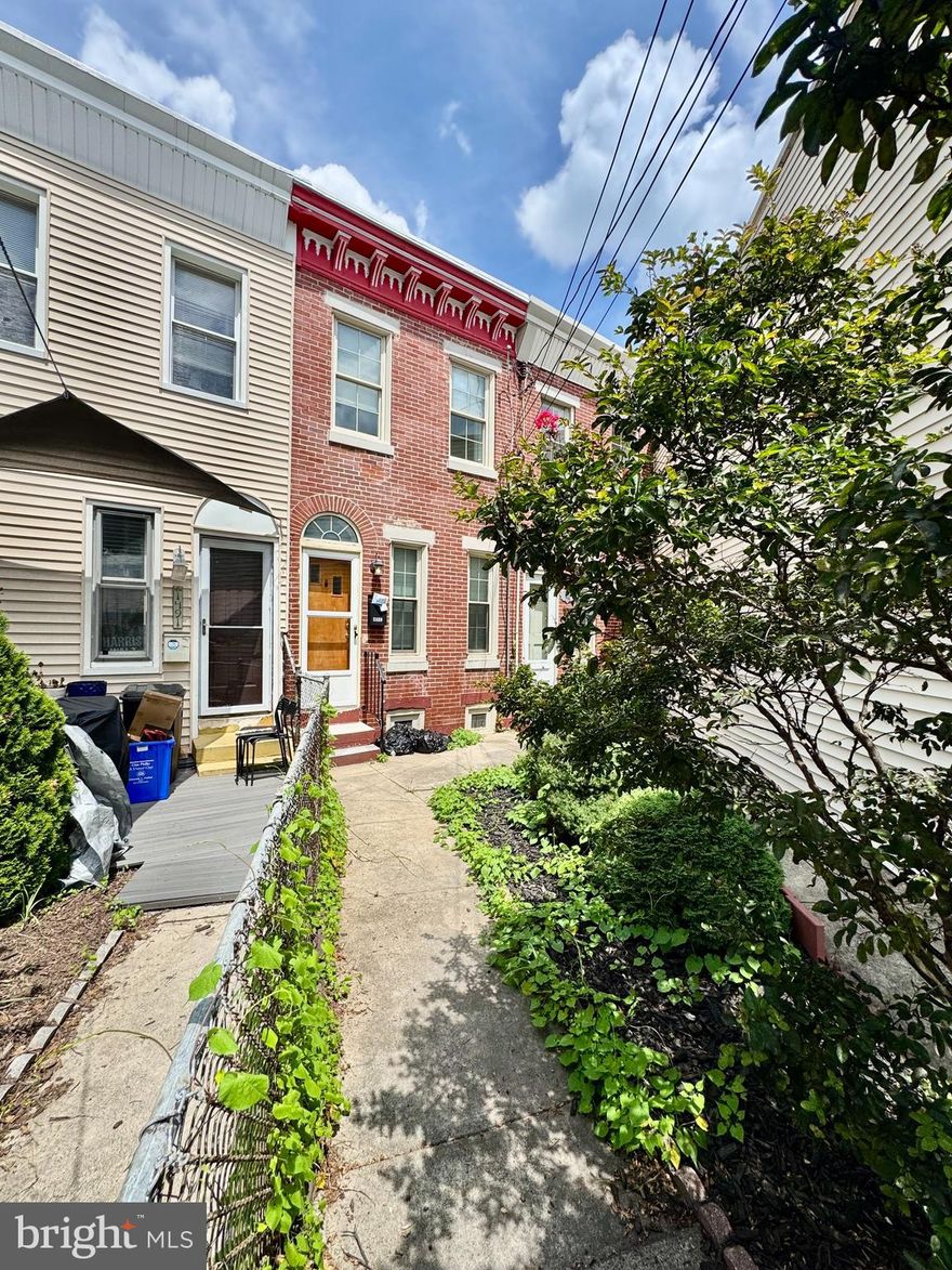 Live at 1489 E Wilt St, a beautifully maintained 2-bedroom, 1-bath home perfectly situated just a few blocks from Mural City Wine Cellars and all the incredible restaurants, cafés, and shops along Frankford Ave. This cozy Fishtown/Olde Richmond gem features a modern kitchen with a fridge, oven, microwave, and dishwasher, plus convenient in-unit washer and dryer and central air for year-round comfort. Pets are welcome! First month, last month, and one month’s security deposit required. Don’t miss out—schedule a tour today!