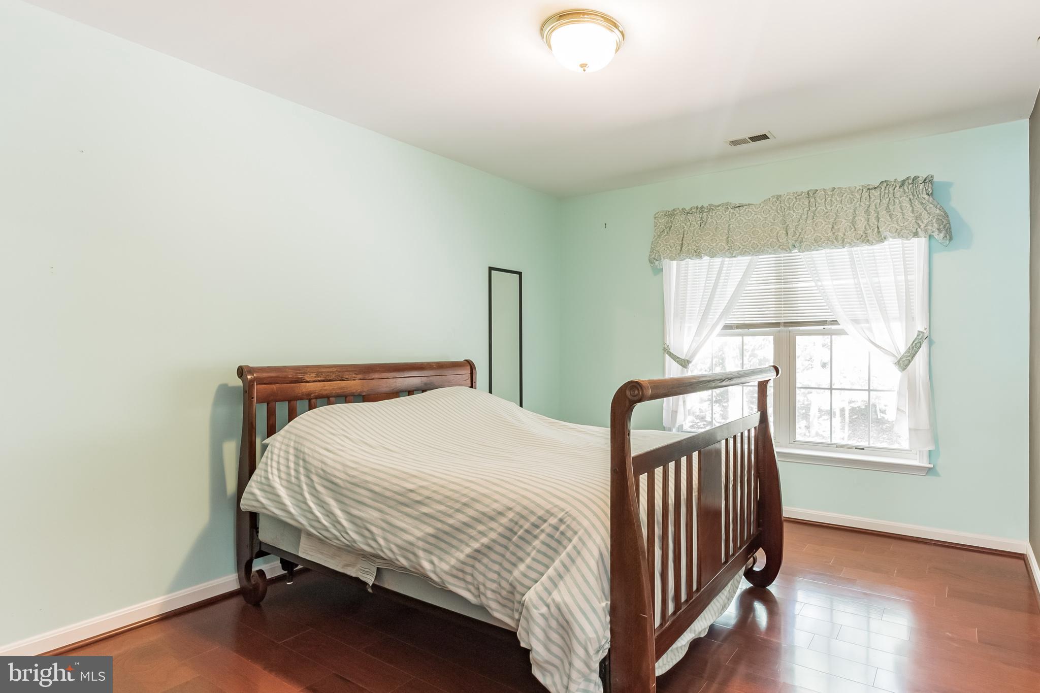 COVE POINT WOODS - Residential