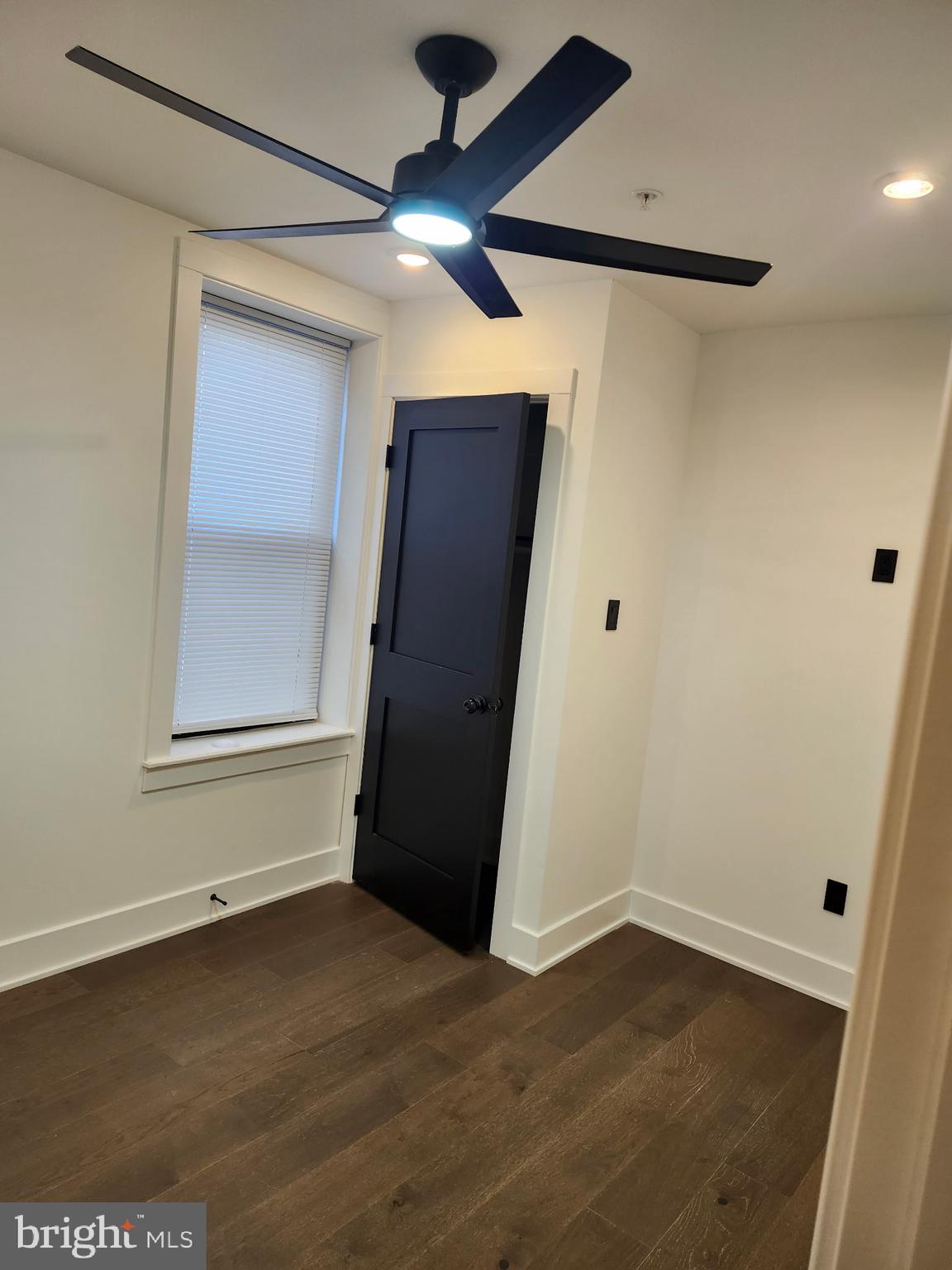 219 W QUEEN LANE