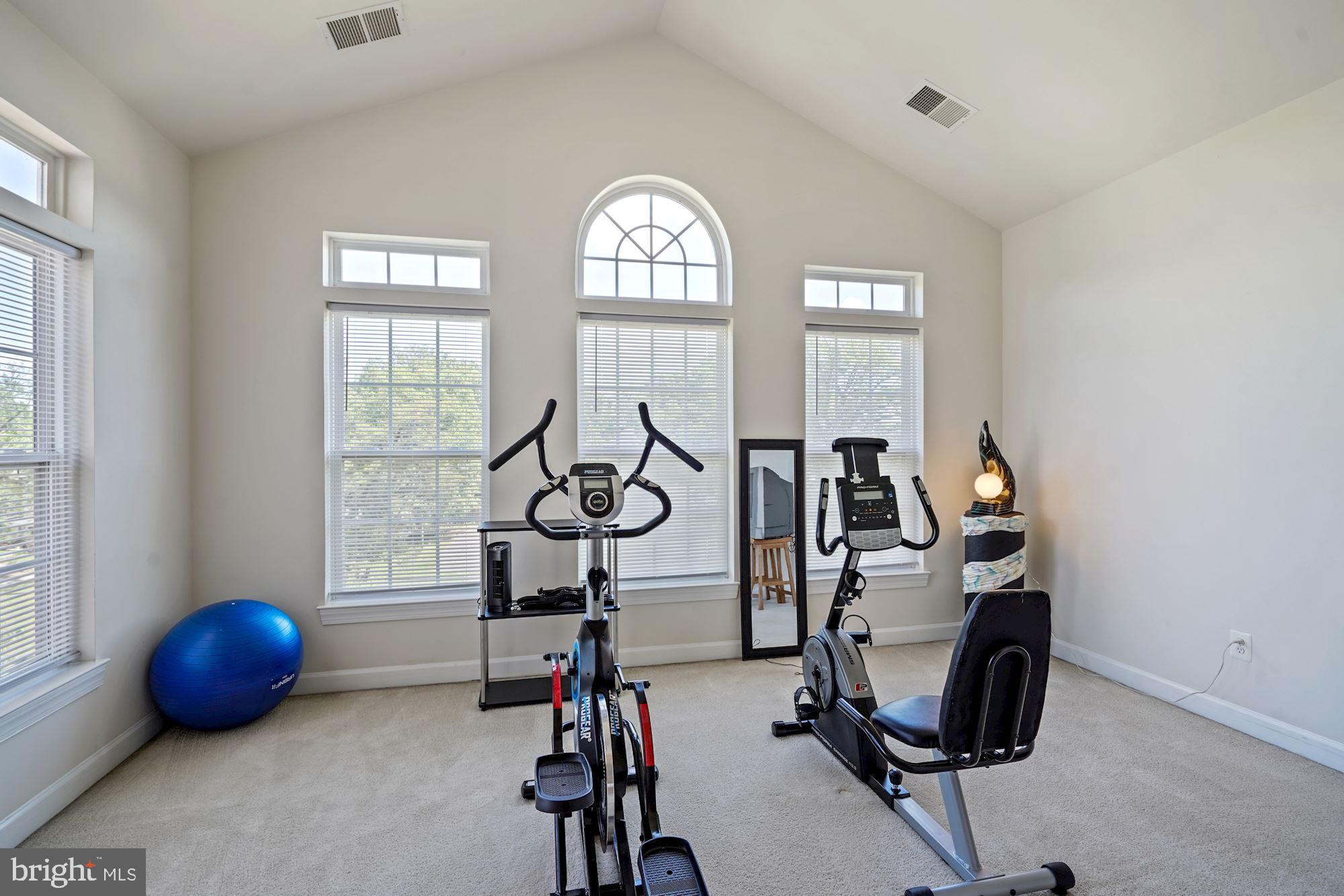 WINDSOR KNOLL - Residential