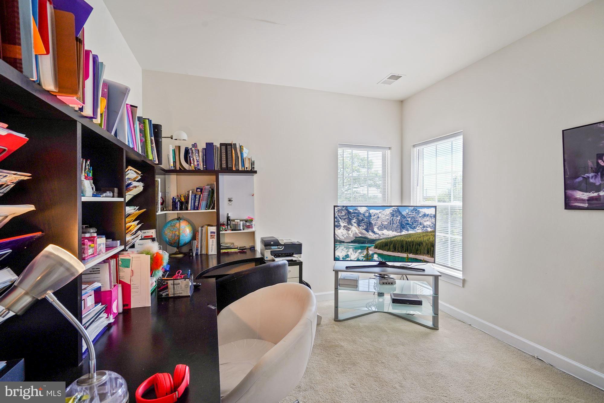 WINDSOR KNOLL - Residential