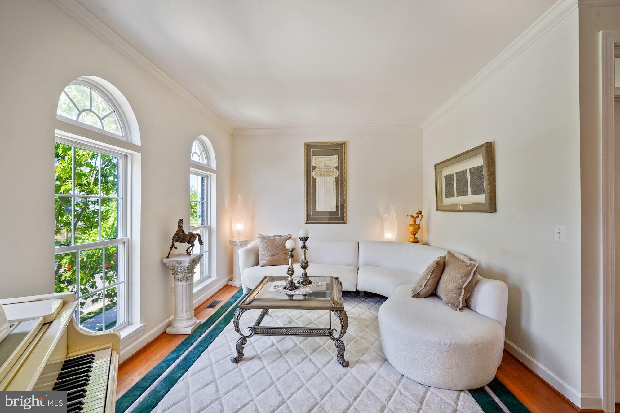 WINDSOR KNOLL - Residential