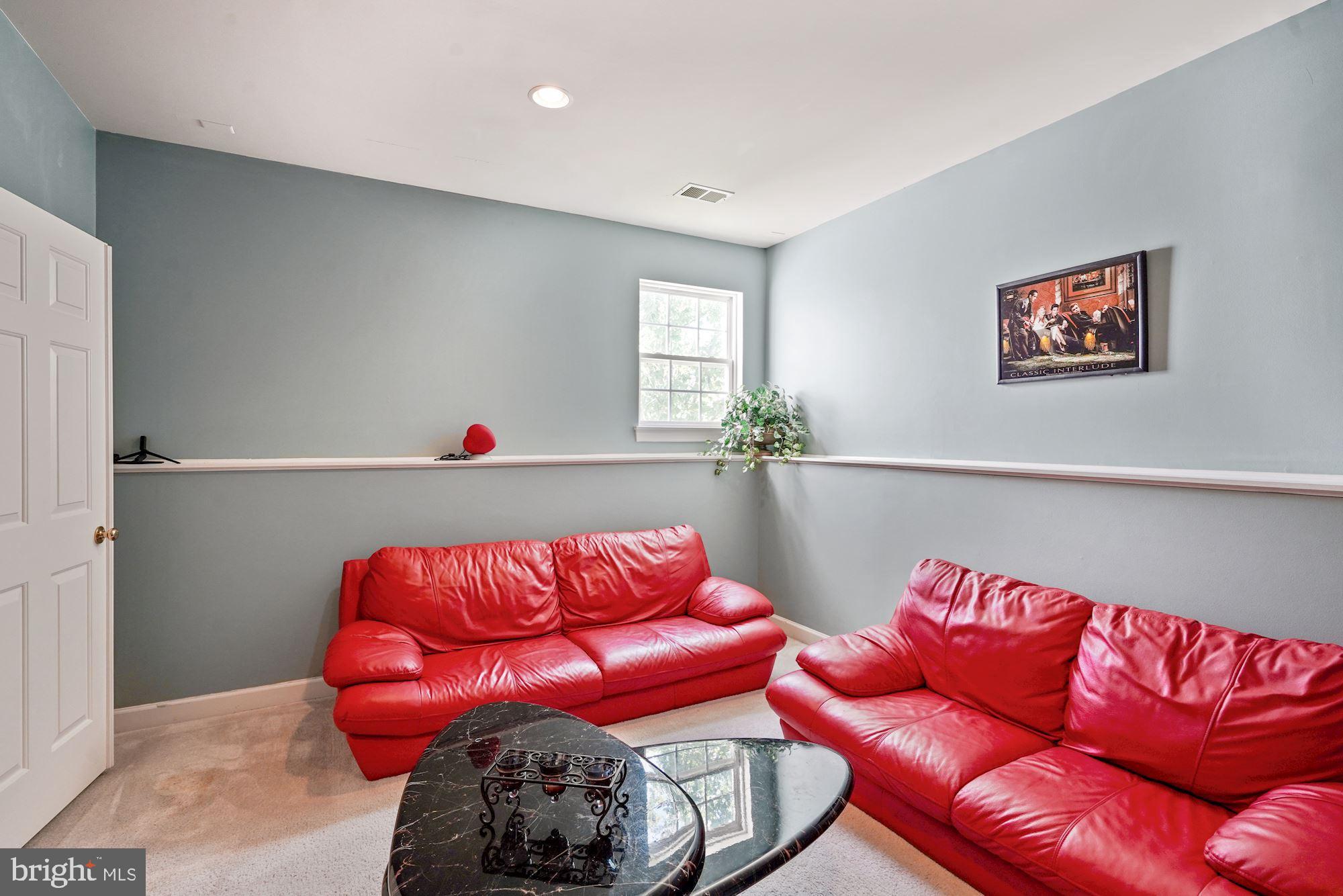 WINDSOR KNOLL - Residential