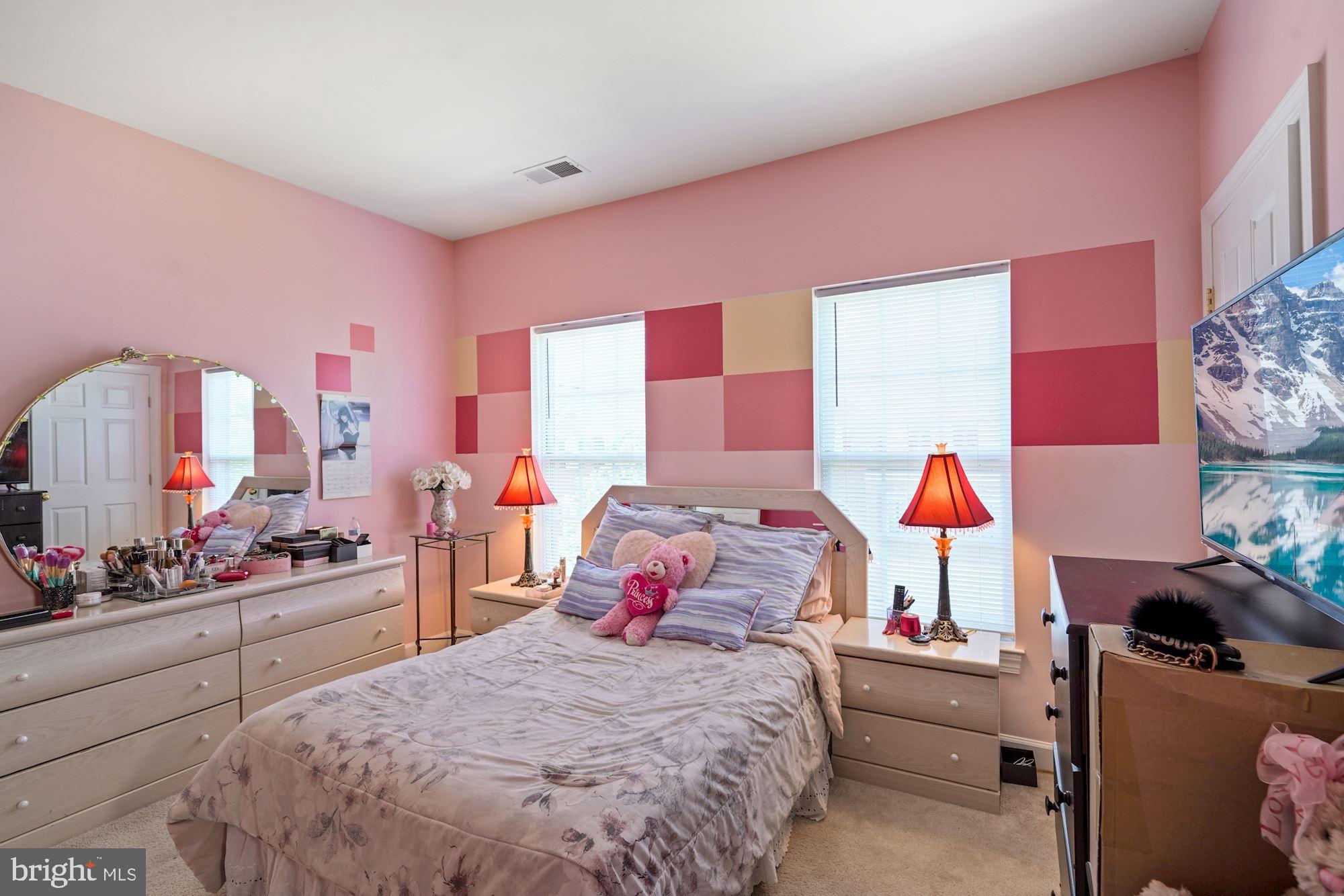 WINDSOR KNOLL - Residential