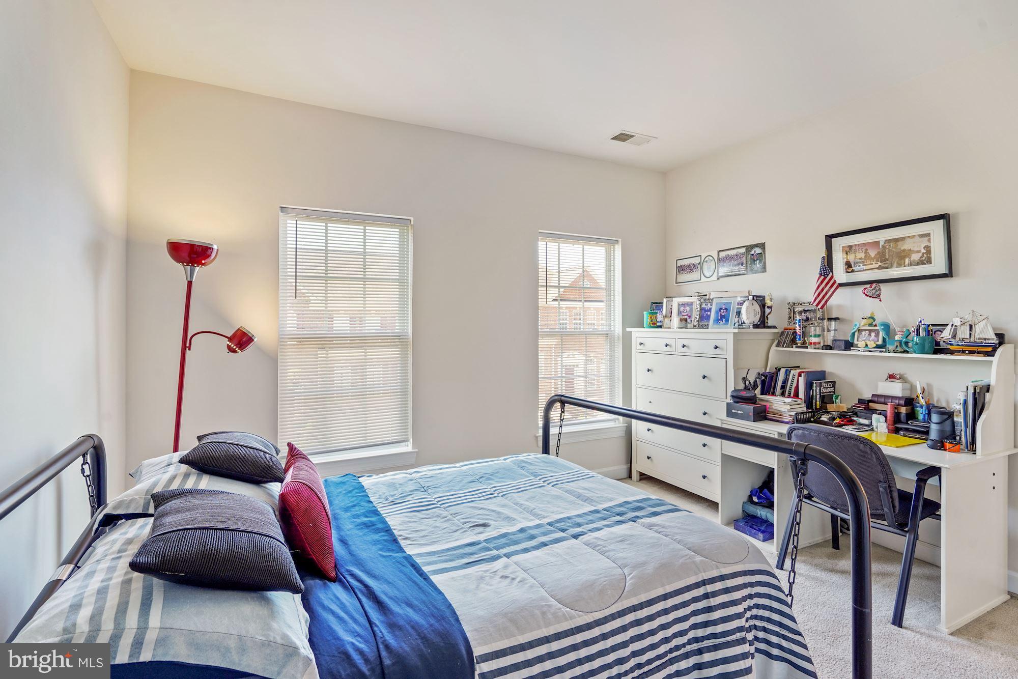 WINDSOR KNOLL - Residential