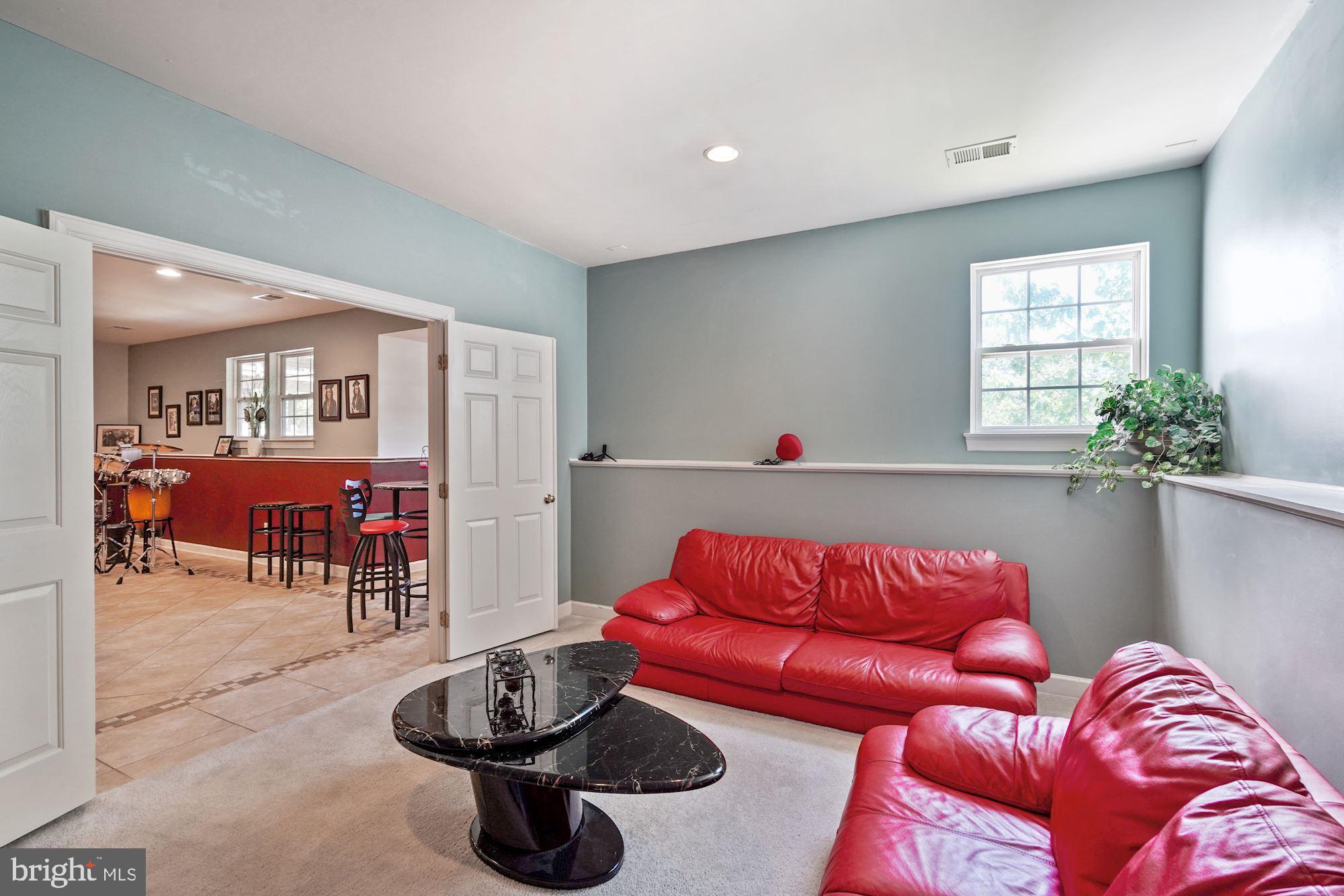 WINDSOR KNOLL - Residential