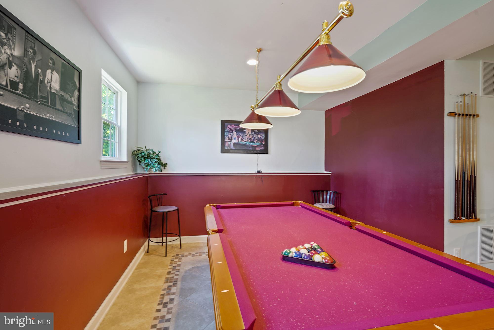 WINDSOR KNOLL - Residential