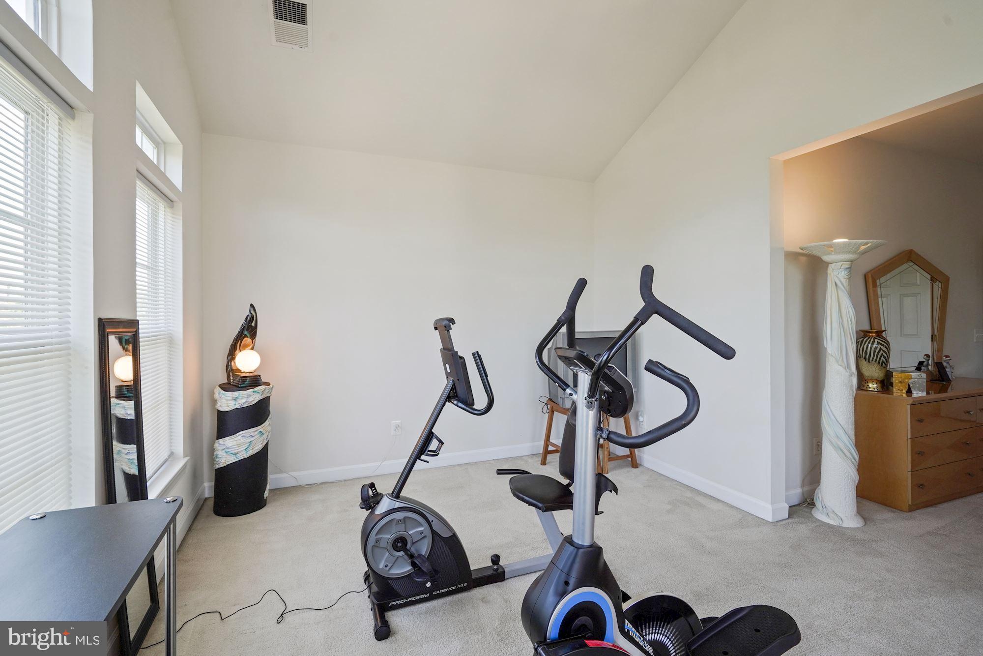 WINDSOR KNOLL - Residential