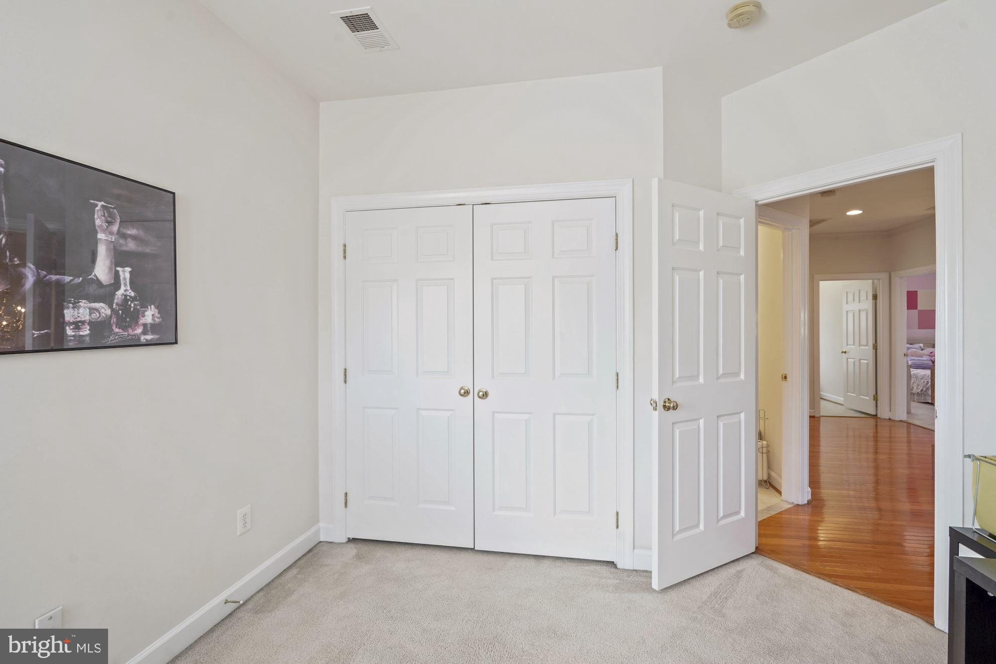 WINDSOR KNOLL - Residential