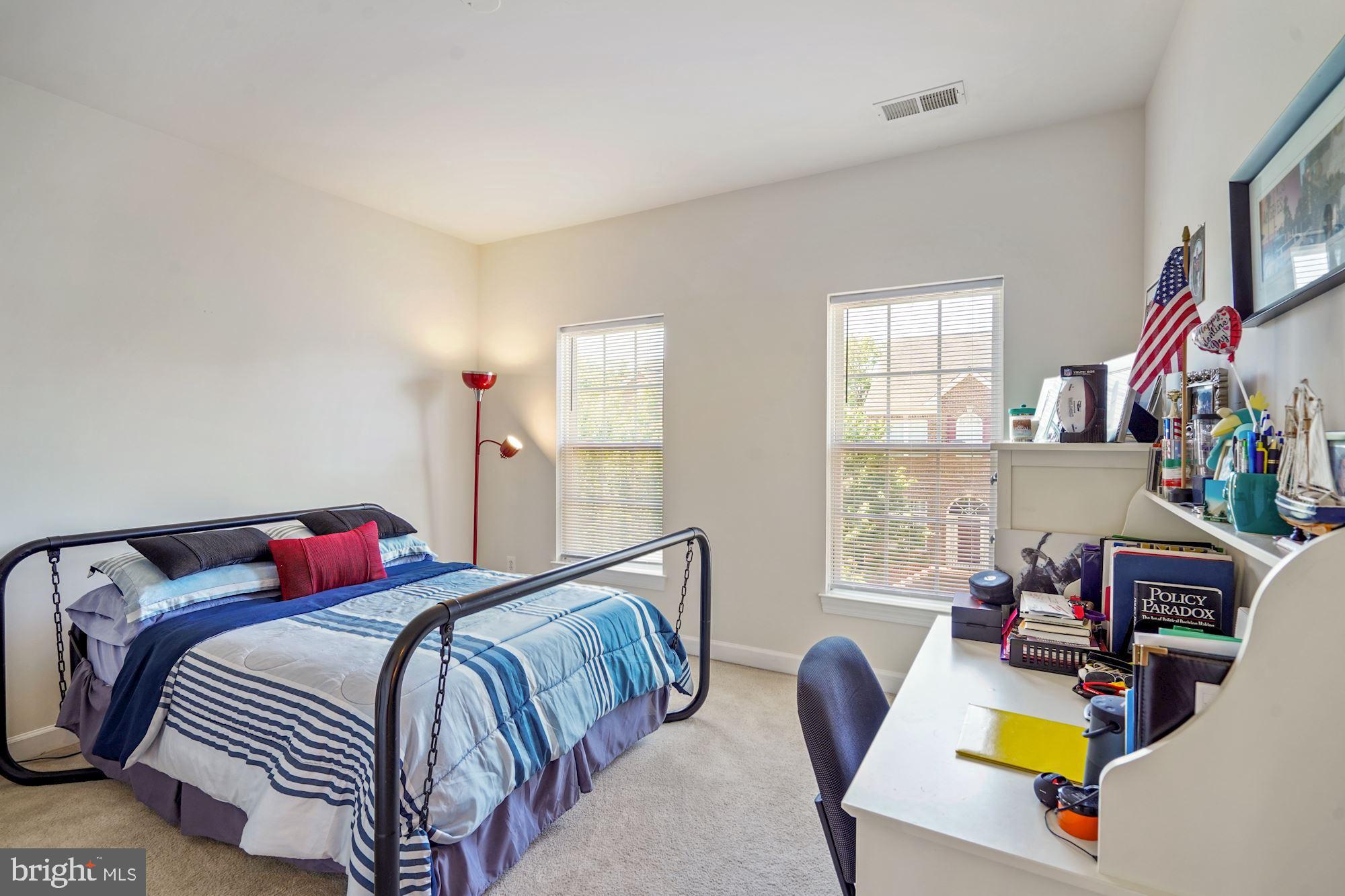 WINDSOR KNOLL - Residential