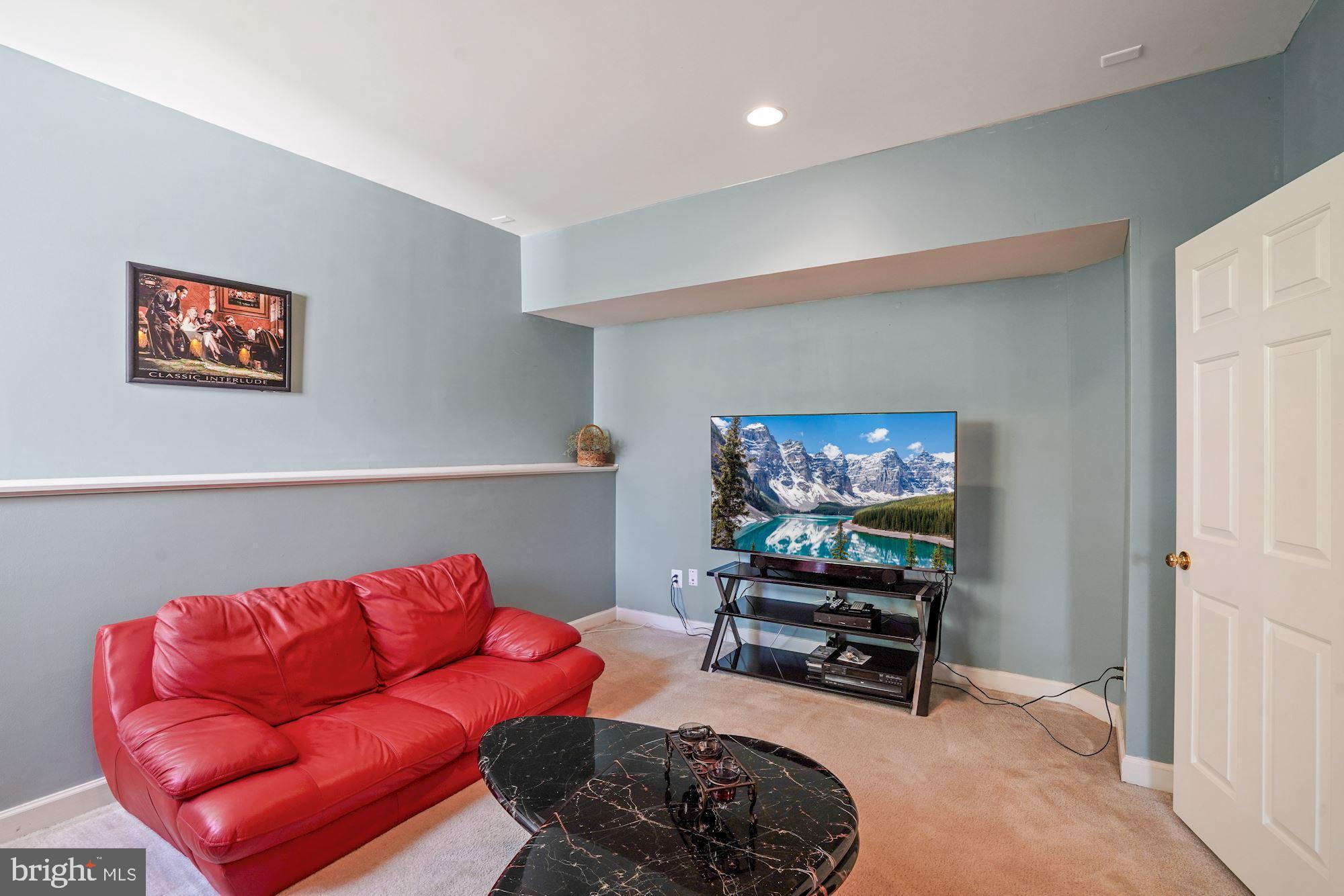 WINDSOR KNOLL - Residential