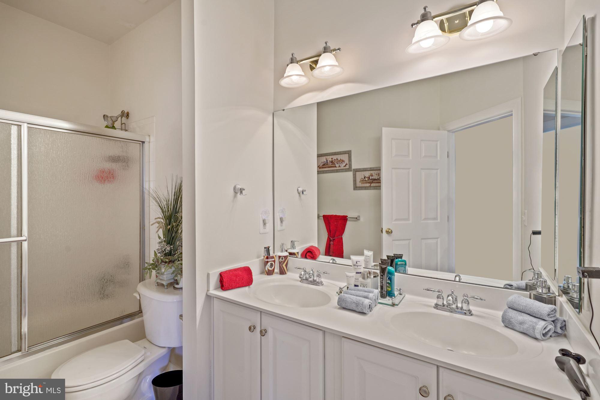 WINDSOR KNOLL - Residential