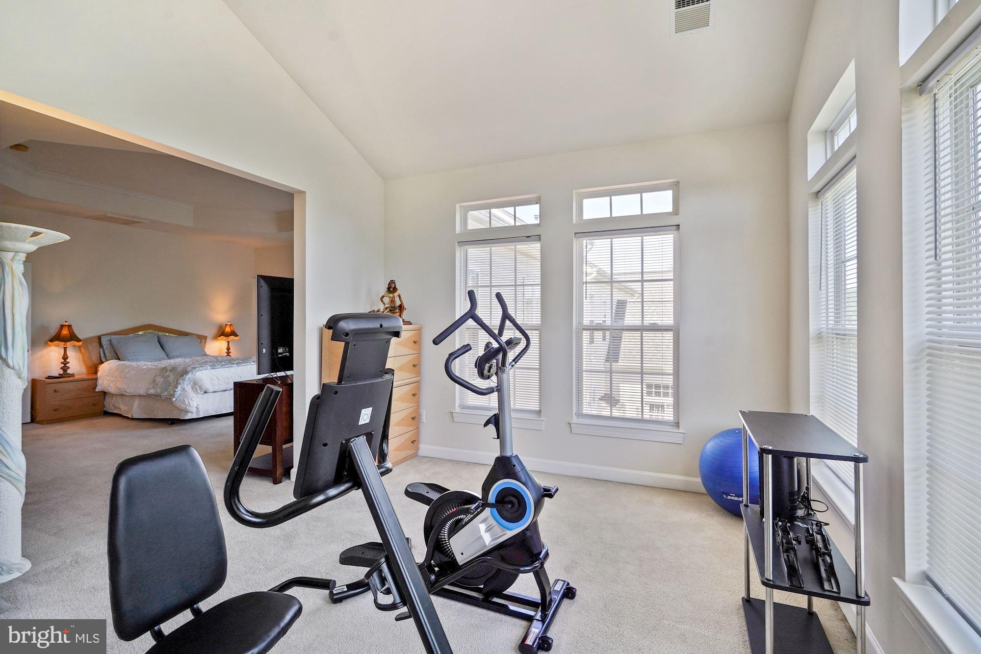 WINDSOR KNOLL - Residential